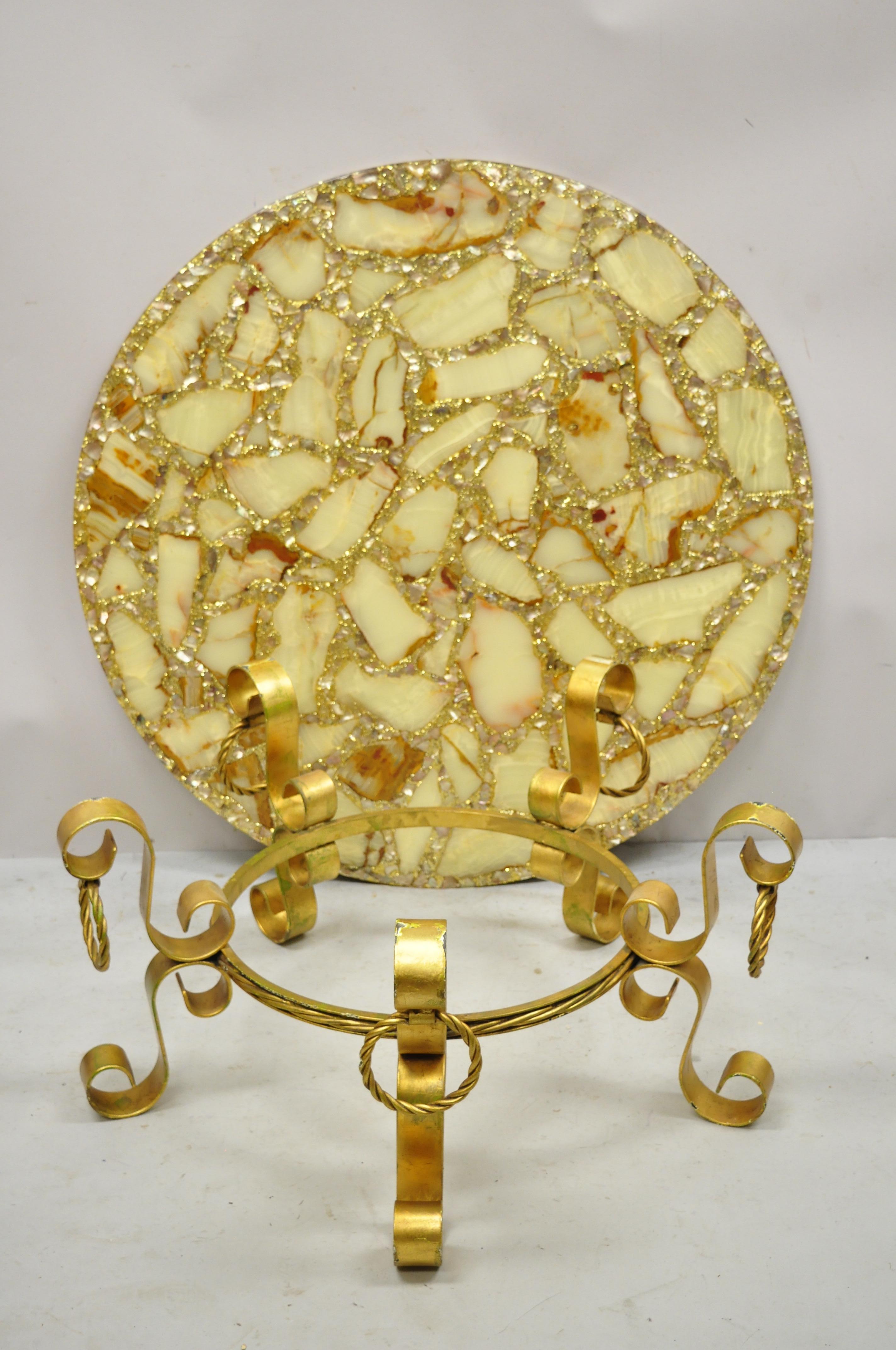 Table basse Hollywood Regency en fer doré, agate, pierre et plateau en résine en vente 4