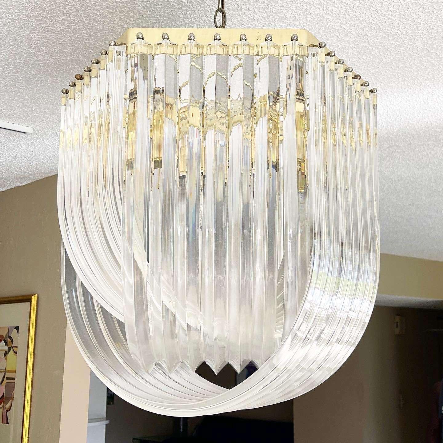 Hollywood Regency Gold Lucite Ribbon Loop Carlo Nason Style Lucite Chandelier In Good Condition For Sale In Delray Beach, FL