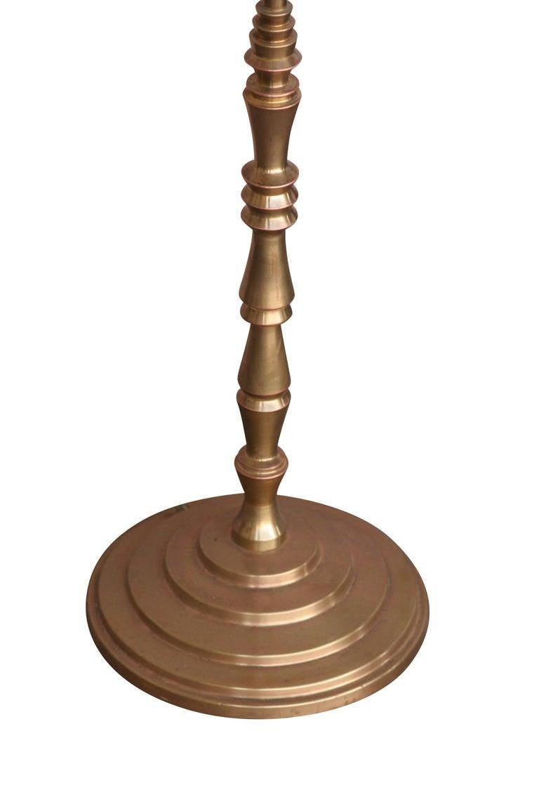 Hollywood Regency-Stehlampe aus vergoldeter Bronze (amerikanisch) im Angebot