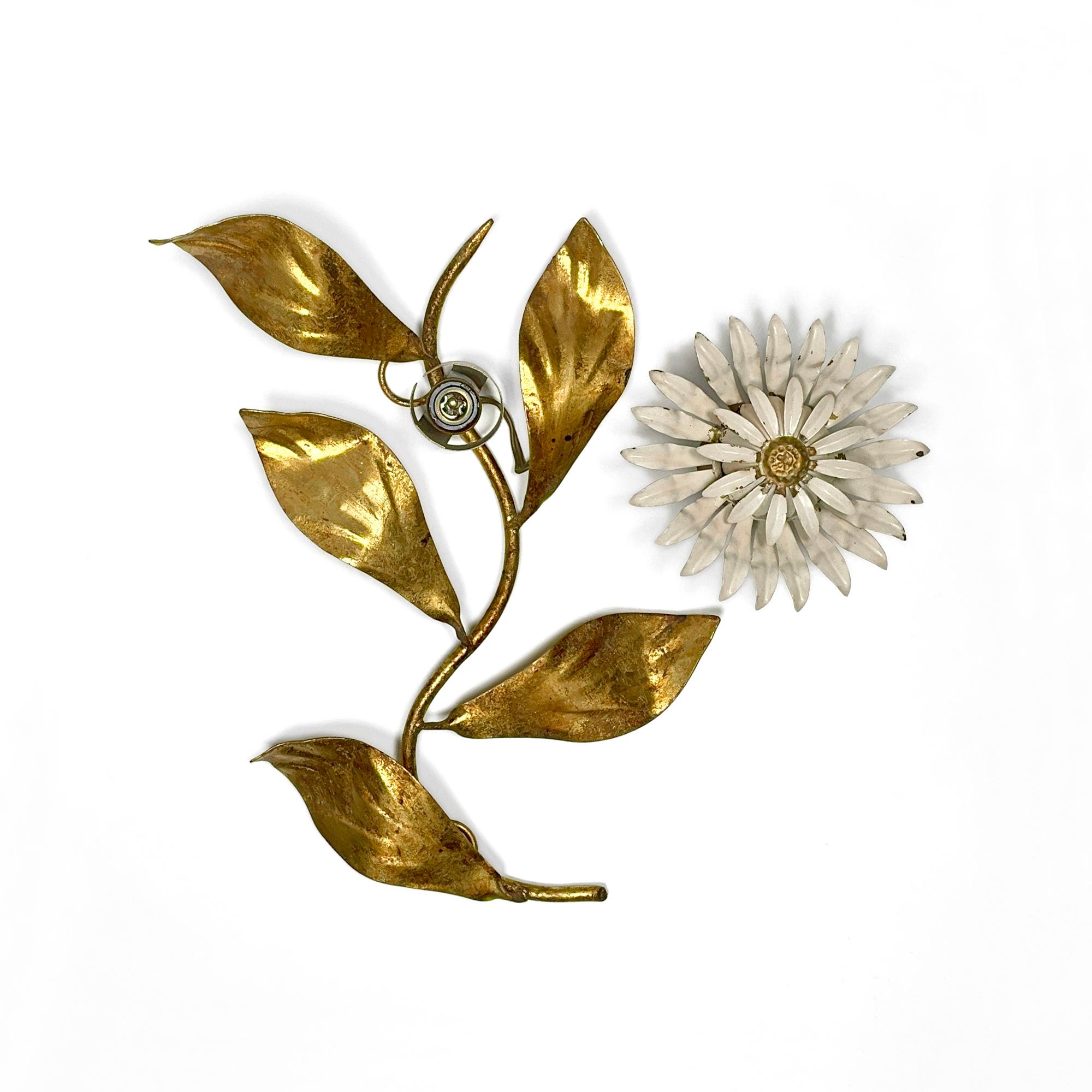 Italienische goldene florale Mid-Century 1970er Jahre Vintage Hollywood Regency-Wandleuchte mit Blumenmuster (Metall) im Angebot