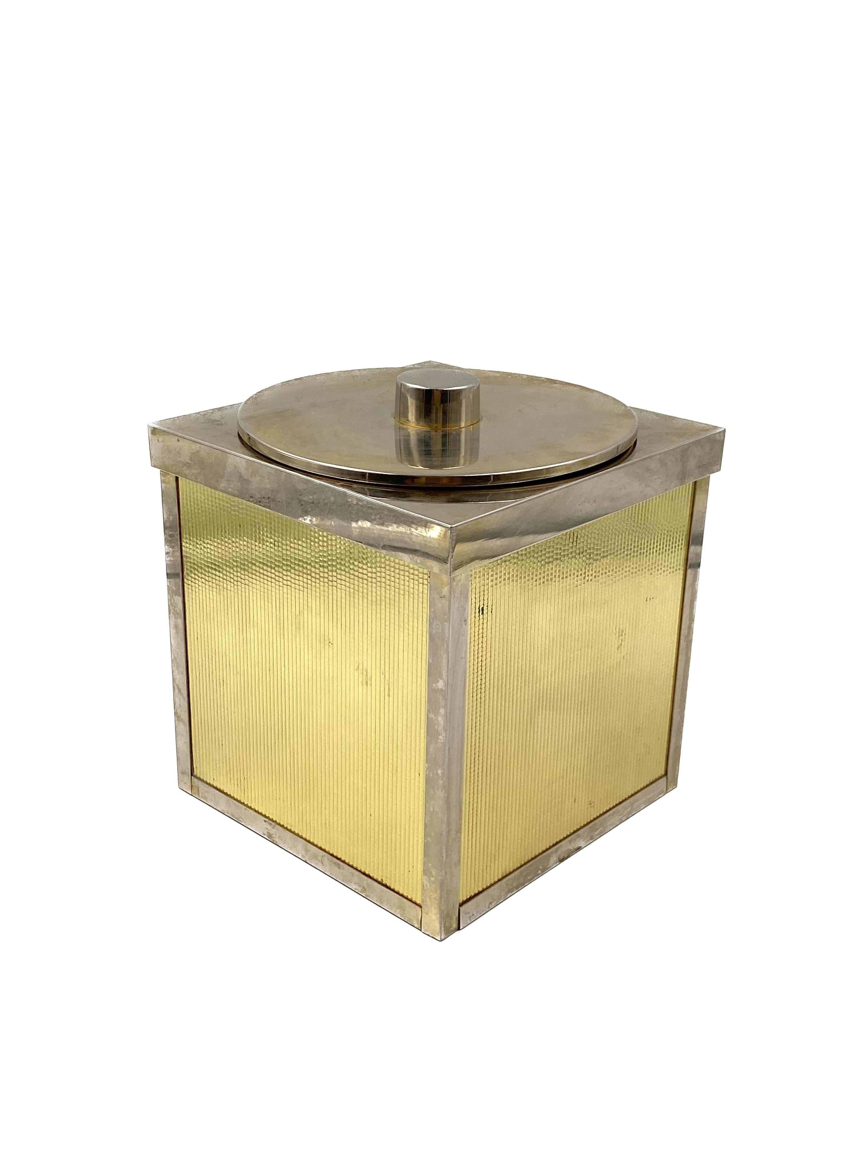 Hollywood regency golden Ice Bucket, Italy, ca. 1970s For Sale 3