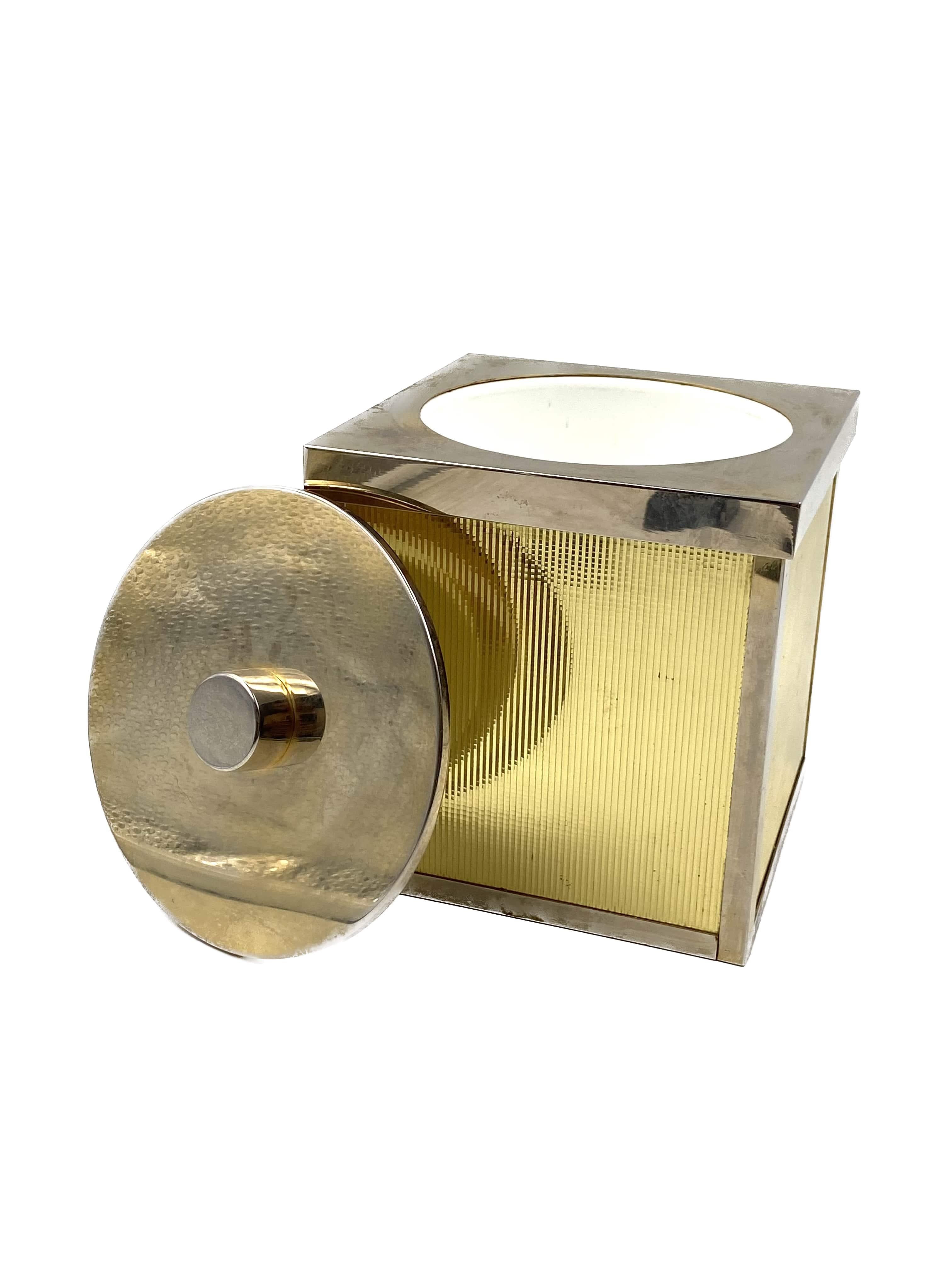 Hollywood regency golden Ice Bucket, Italy, ca. 1970s For Sale 6