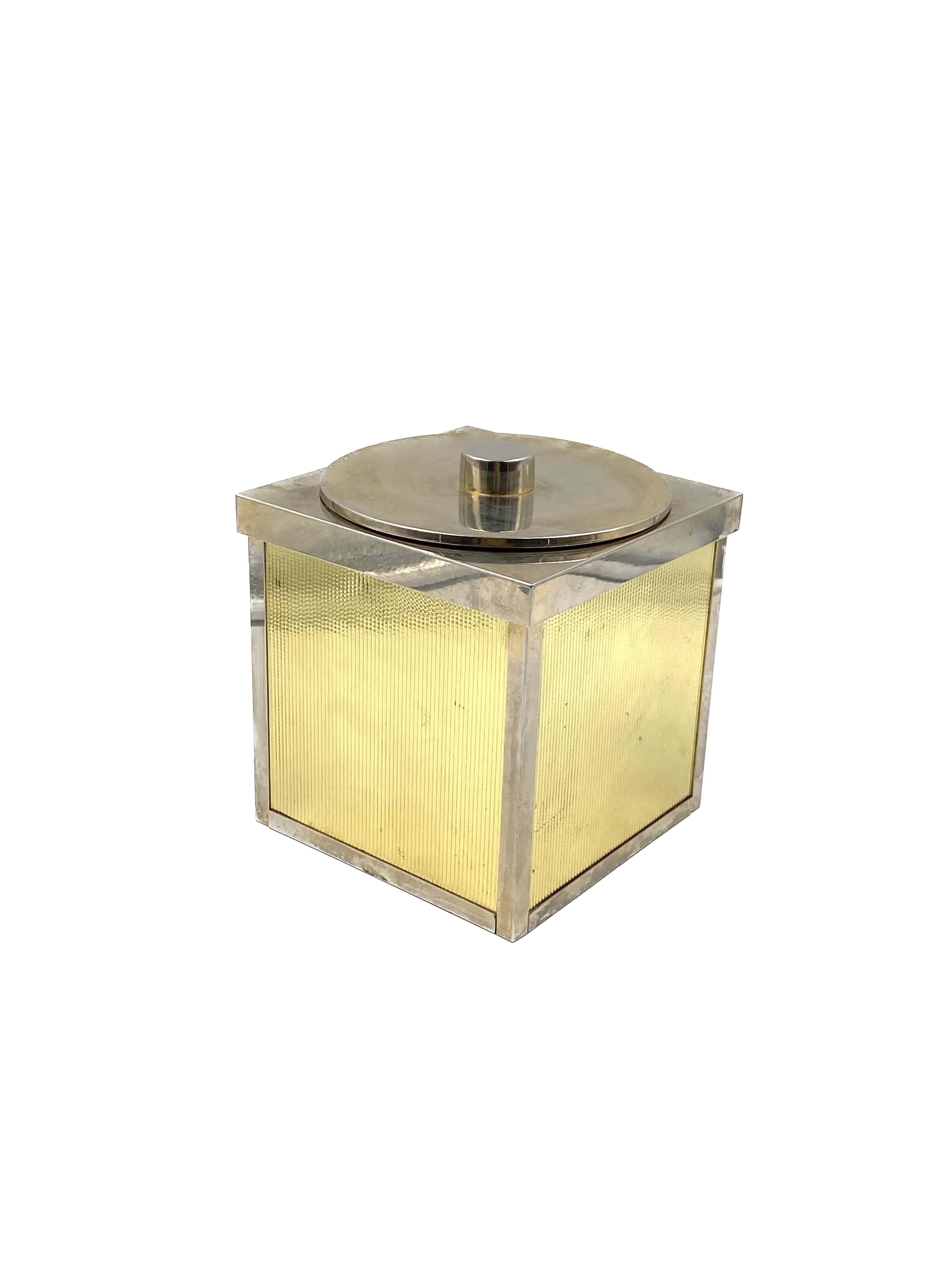 Hollywood regency golden Ice Bucket, Italy, ca. 1970s For Sale 11