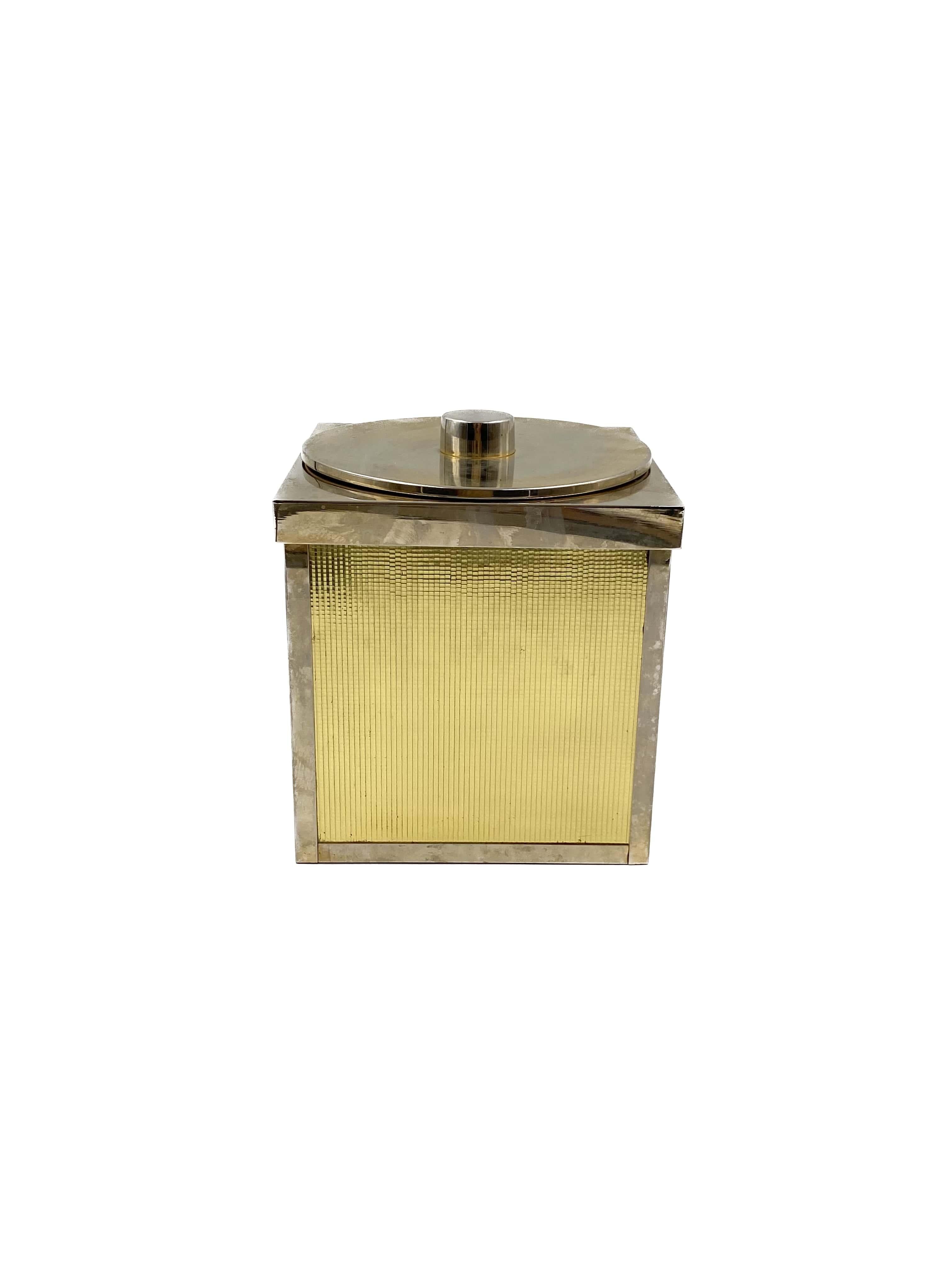 Late 20th Century Hollywood regency golden Ice Bucket, Italy, ca. 1970s For Sale