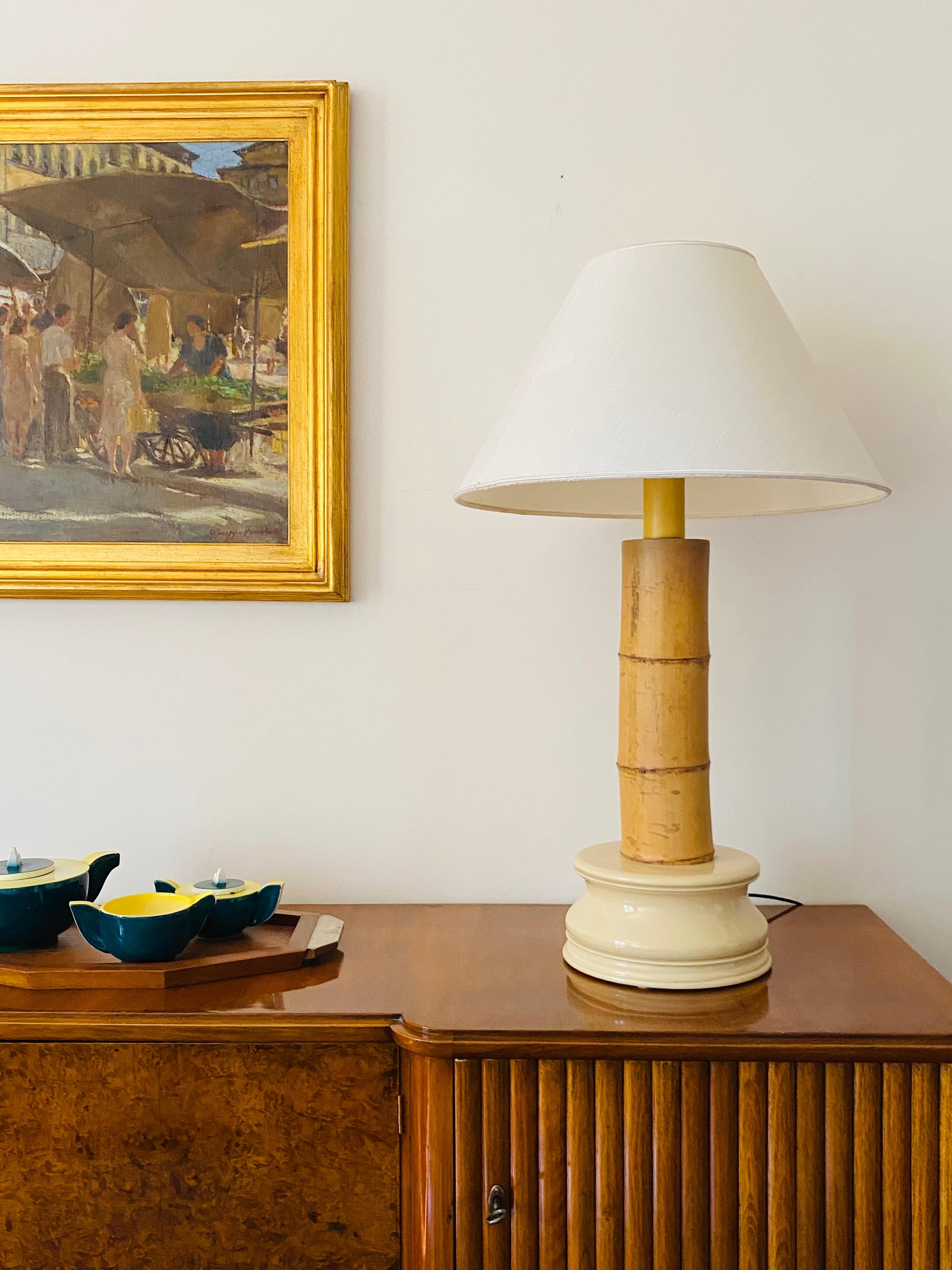 Great Hollywood regency bamboo table lamp

RCM 1867 Ravarini Castoldi, Italy, 1970s

Bamboo, lacquered wood base, fabric lampshade

Label under the base

86 cm H x 50 cm with lampshade

Conditions: very good consistent with age and use.