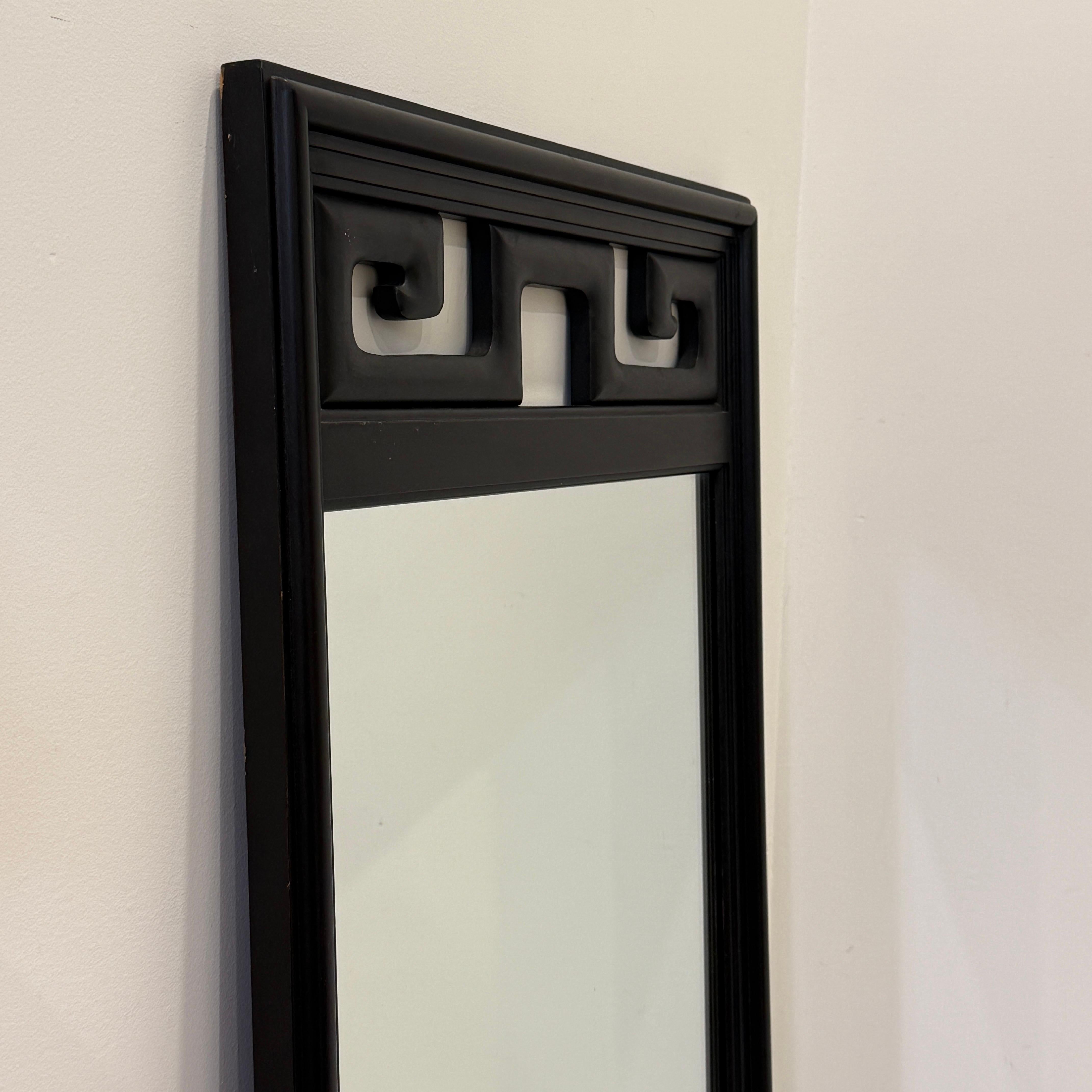 Milieu du XXe siècle Hollywood Regency Greek Key Mirror in Black Lacquer, c. 1960's en vente