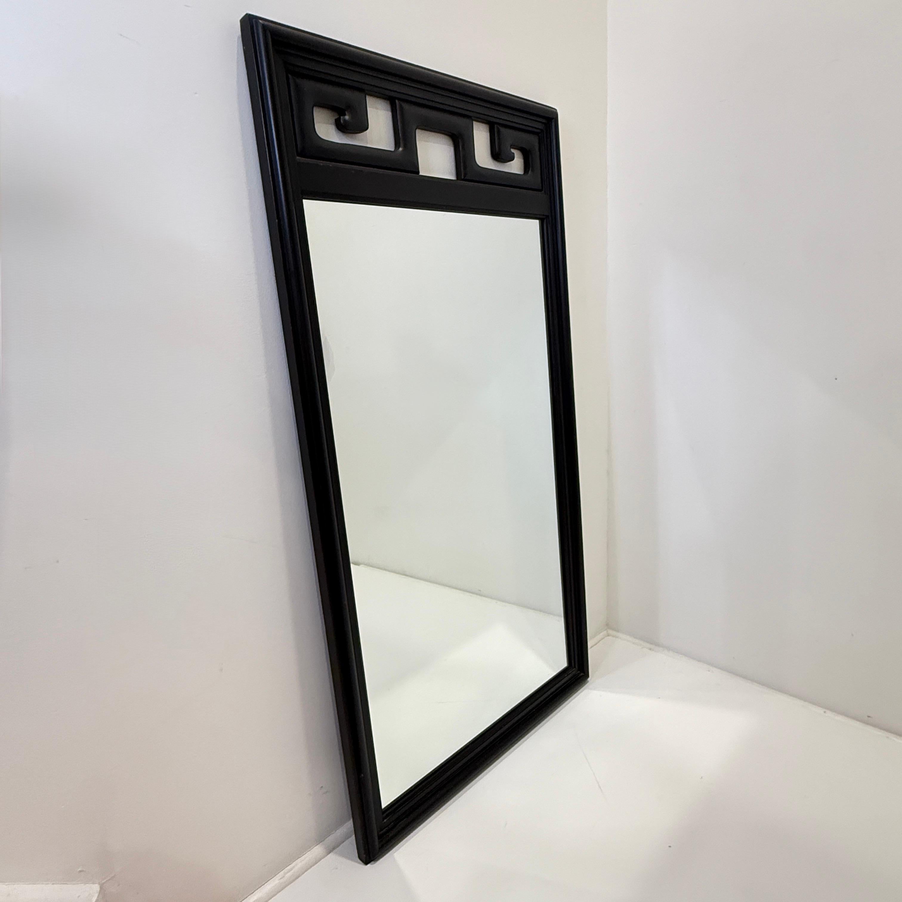 Miroir Hollywood Regency Greek Key Mirror in Black Lacquer, c. 1960's en vente