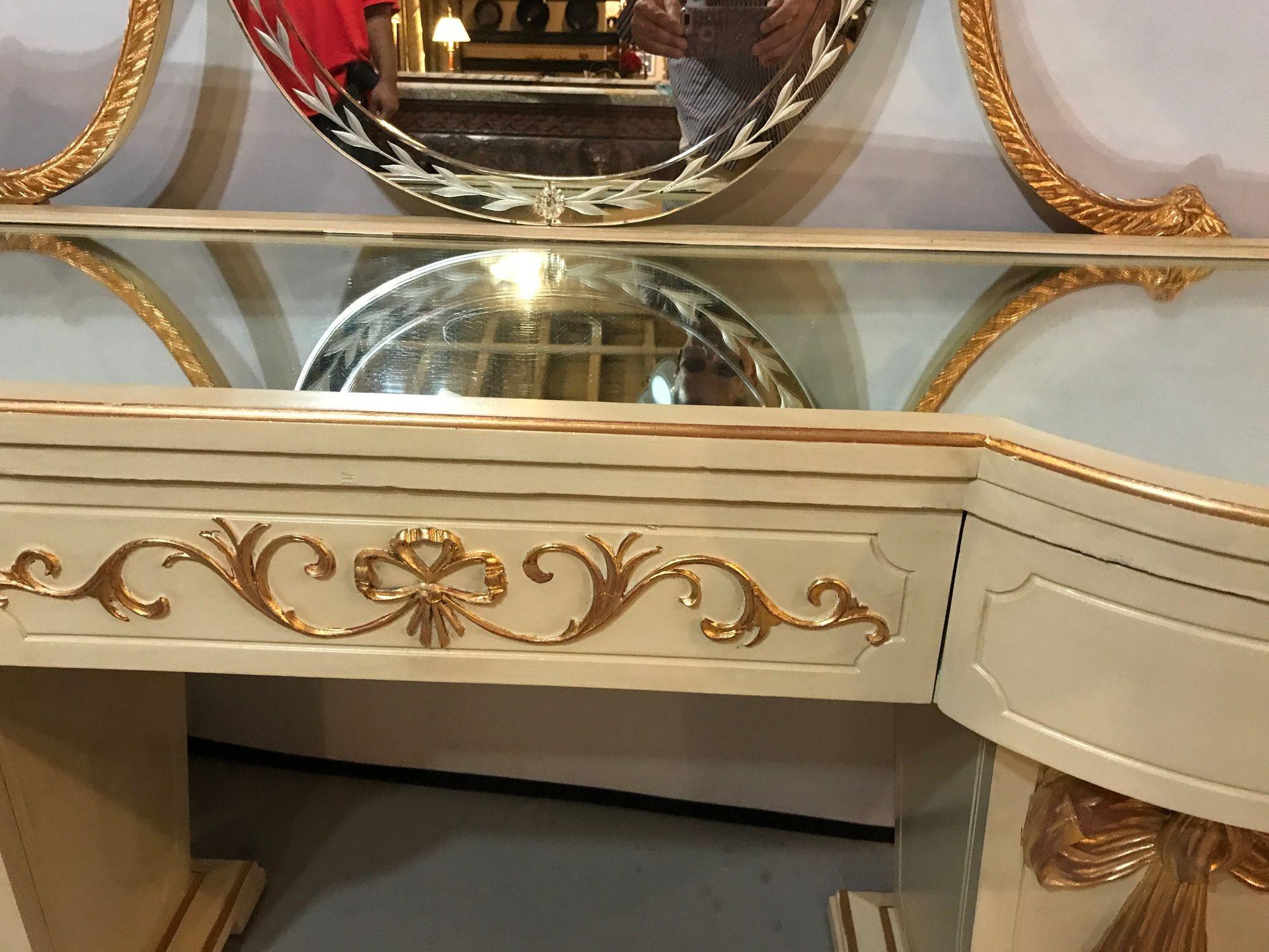 Grosfeld House, Hollywood Regency, Vanity, Desk, Parcel Paint, Giltwood, 1960s In Good Condition For Sale In Stamford, CT