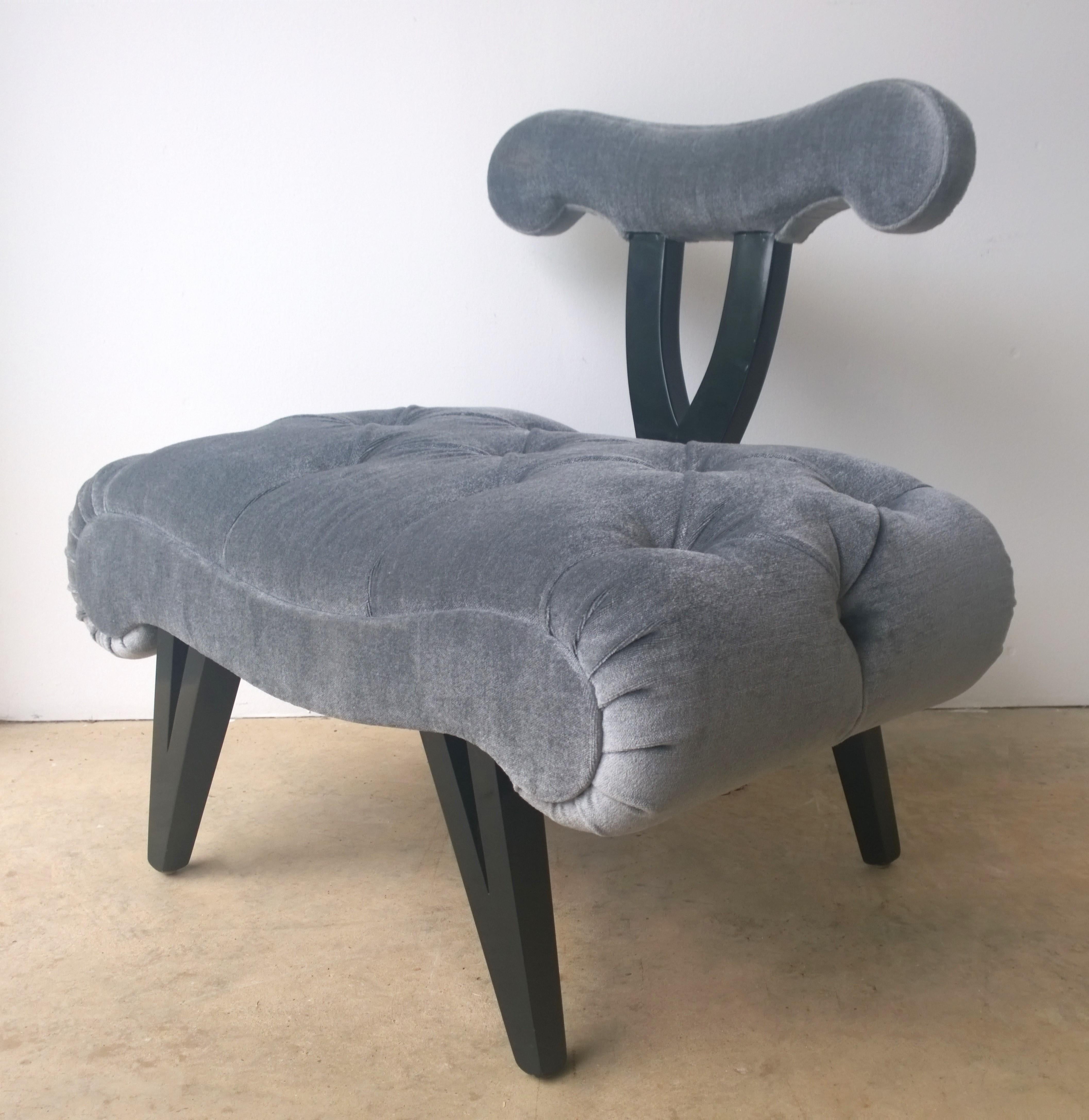Hollywood Regency Grosfeld House Tufted Gray Mohair Ebonized Wood Slipper Chair In Good Condition For Sale In Houston, TX