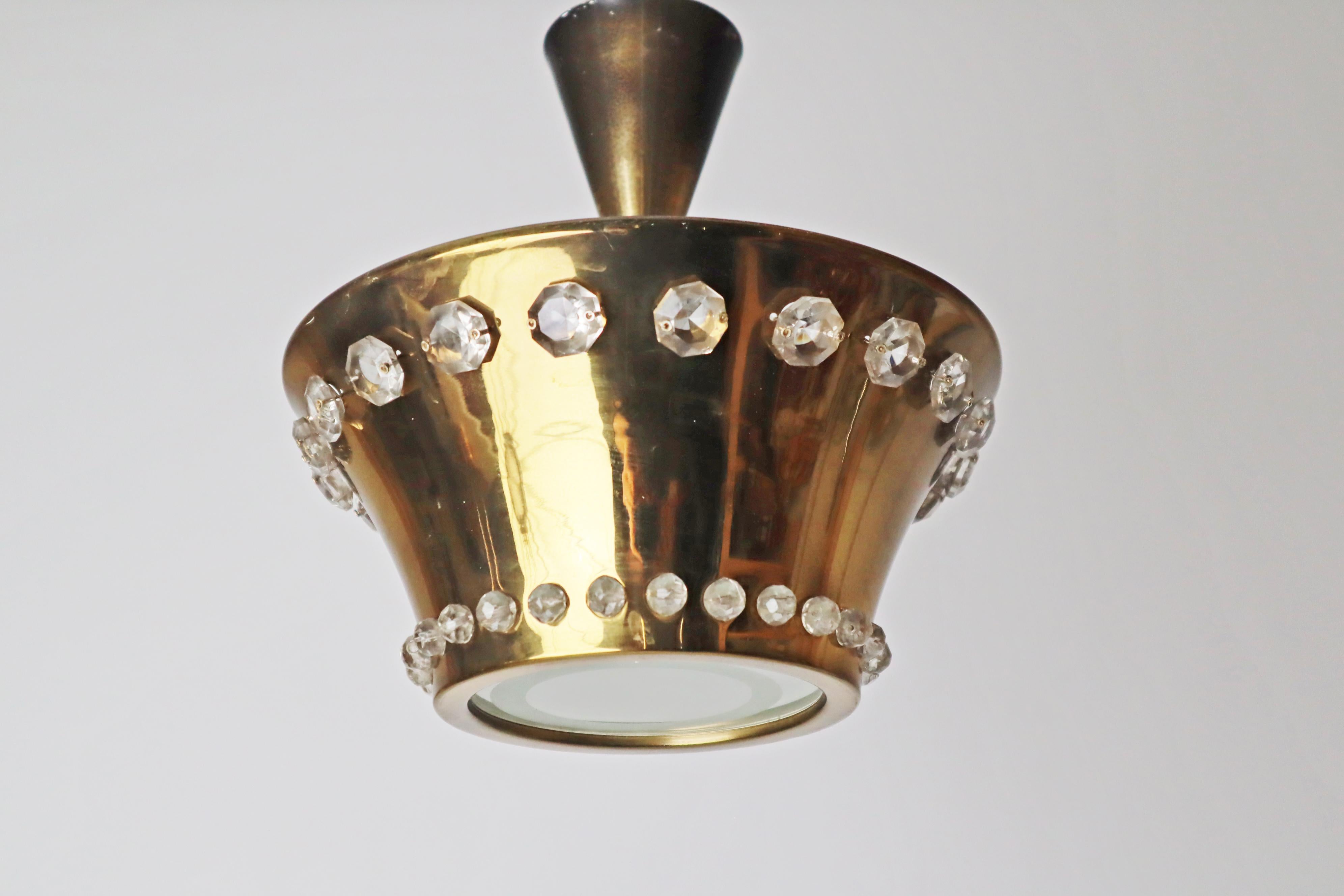 Hollywood Regency Hängelampe aus Messing und Bleikristall, Österreich 1950er Jahre im Angebot 3