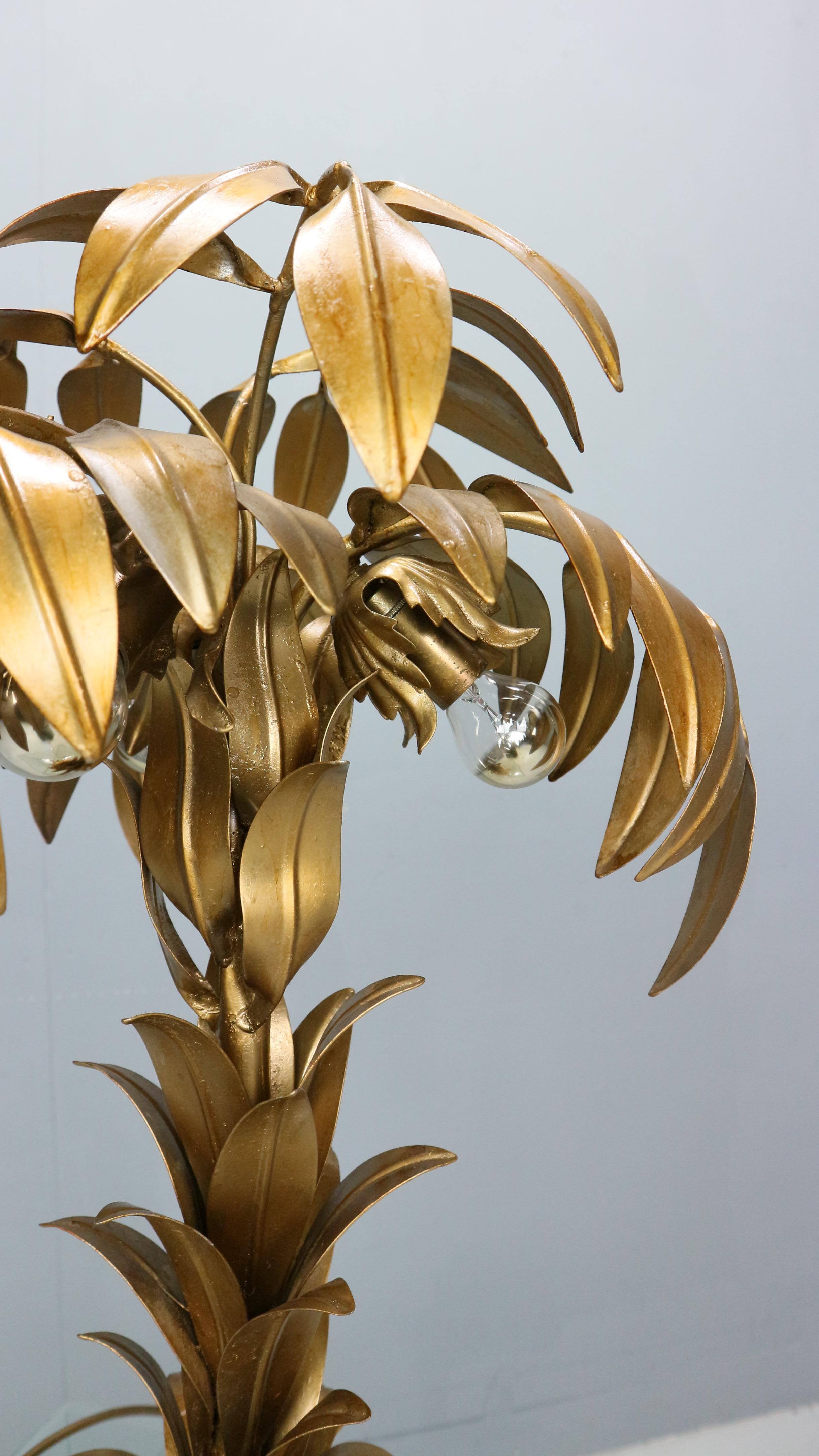 Gorgeous patinated gilt palm tree table lamp by German designer Hans Kögl (Koegl) with three small light sockets.

Wonderful eye-catcher in any Hollywood Regency style and mid-century interior.
Very good to excellent original condition.

This iconic