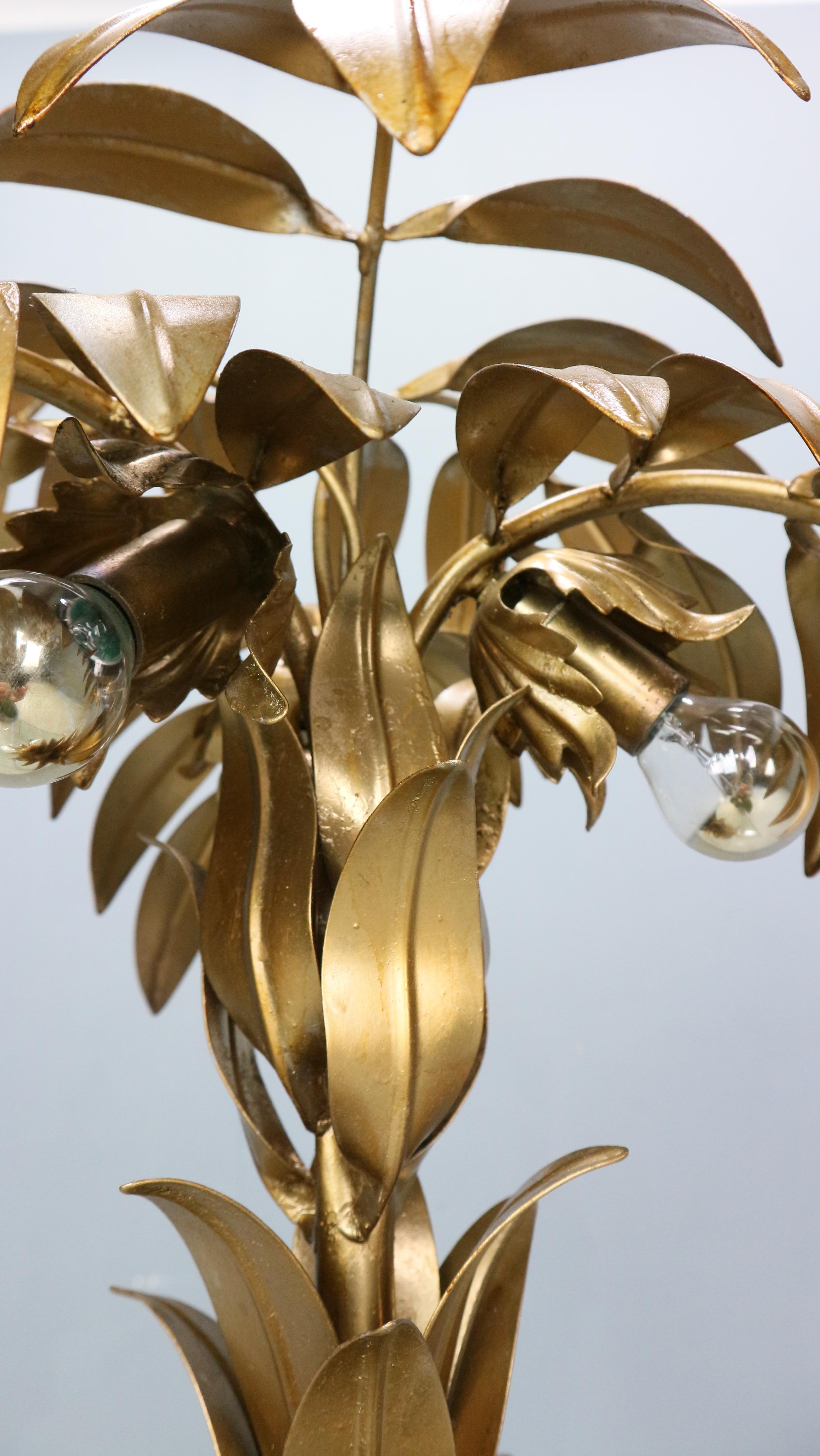 Hollywood regency HANS KOGL Lámpara de mesa palmera metal dorado 1970 Dorado en venta
