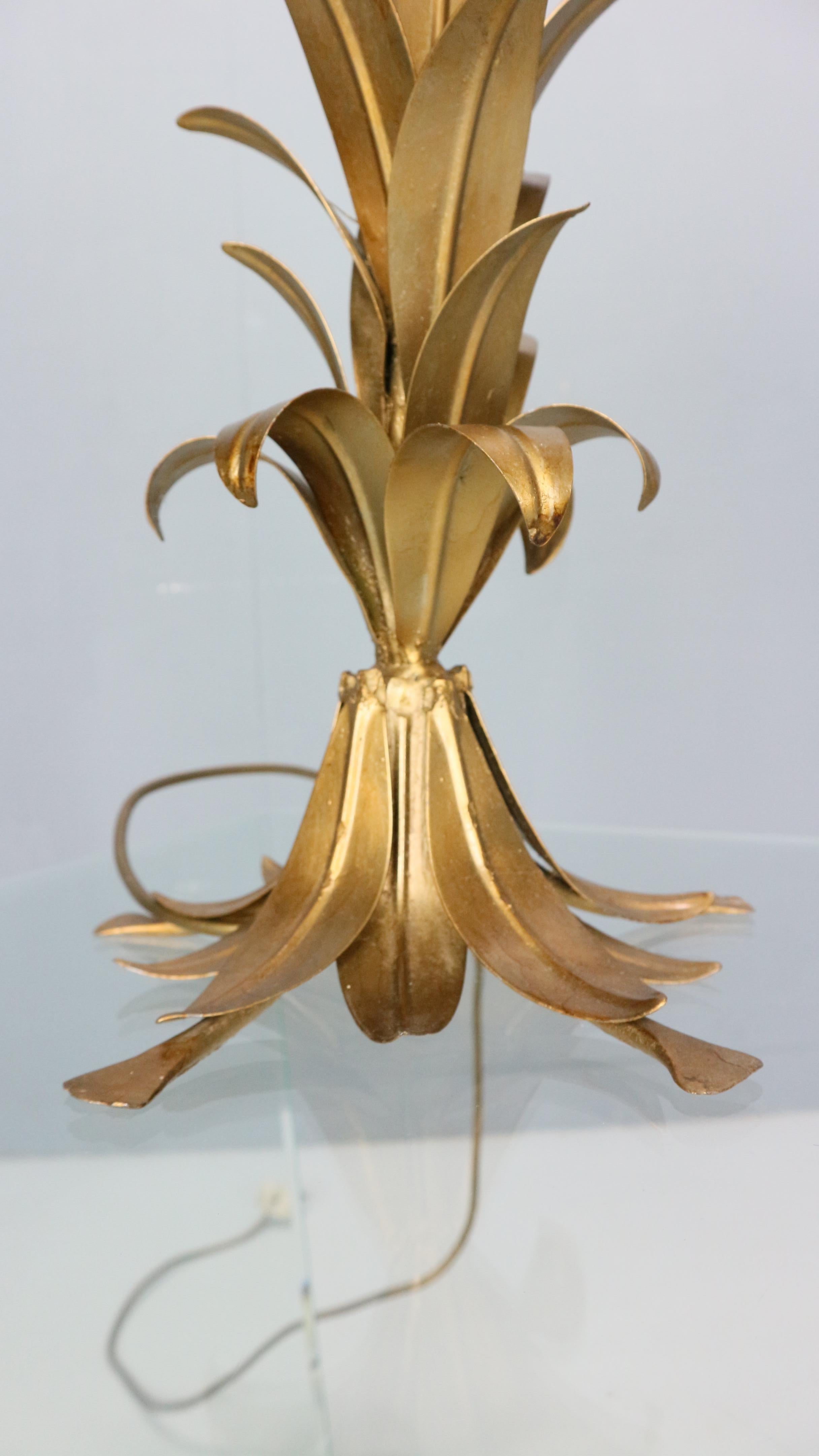 Hollywood regency HANS KOGL Lámpara de mesa palmera metal dorado 1970 en Bueno estado para la venta en The Hague, NL