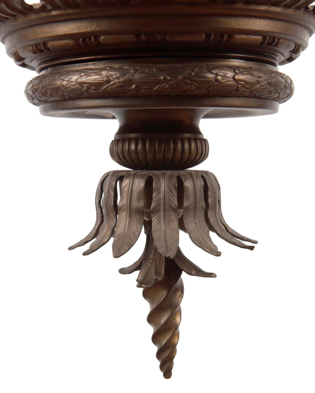 Lámpara de araña de estilo Hollywood Regency Hans Kögl de mediados de siglo con rosetón de bronce dorado en venta 3