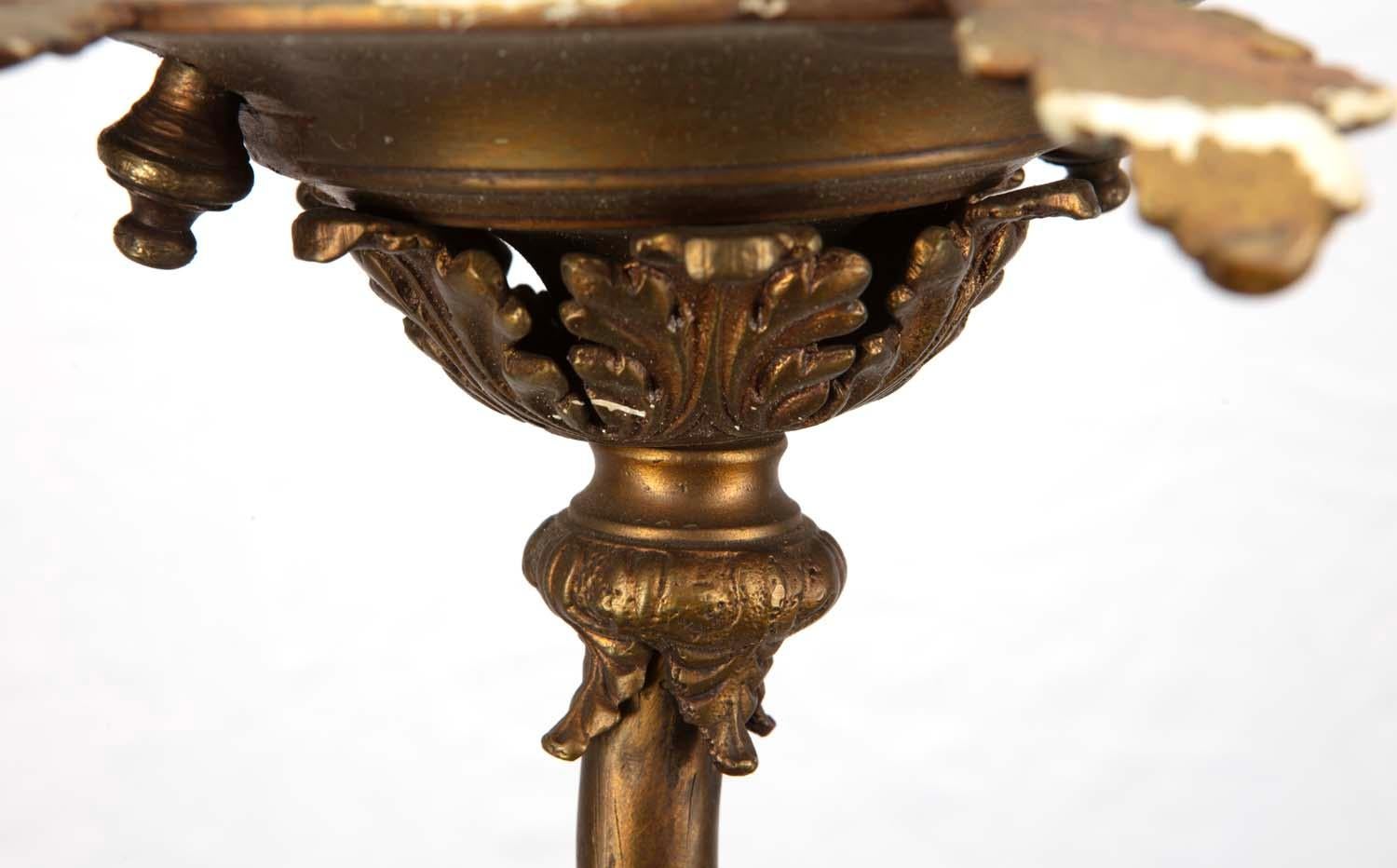 Lámpara de araña de estilo Hollywood Regency Hans Kögl de mediados de siglo con rosetón de bronce dorado en venta 4
