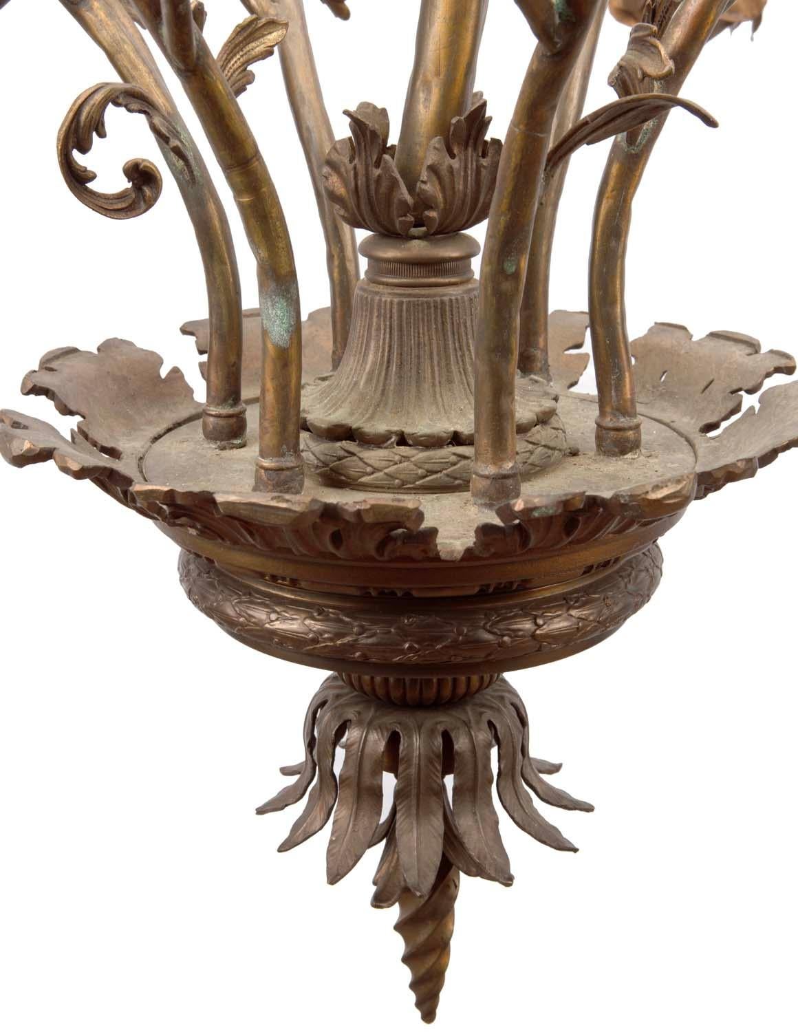 Lámpara de araña de estilo Hollywood Regency Hans Kögl de mediados de siglo con rosetón de bronce dorado en venta 2