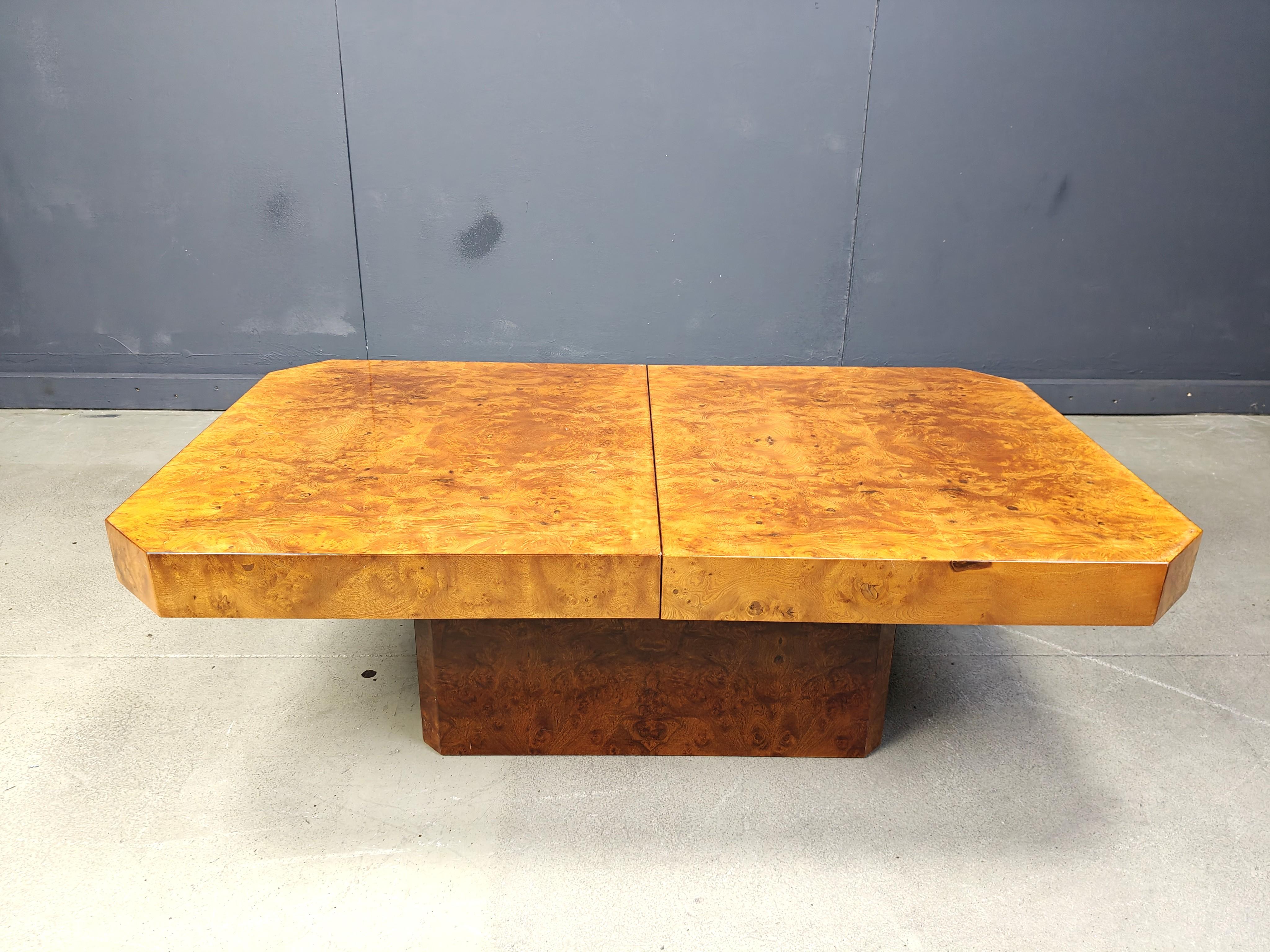 Mesa de centro con barra oculta Hollywood regency, años 70 en venta 5