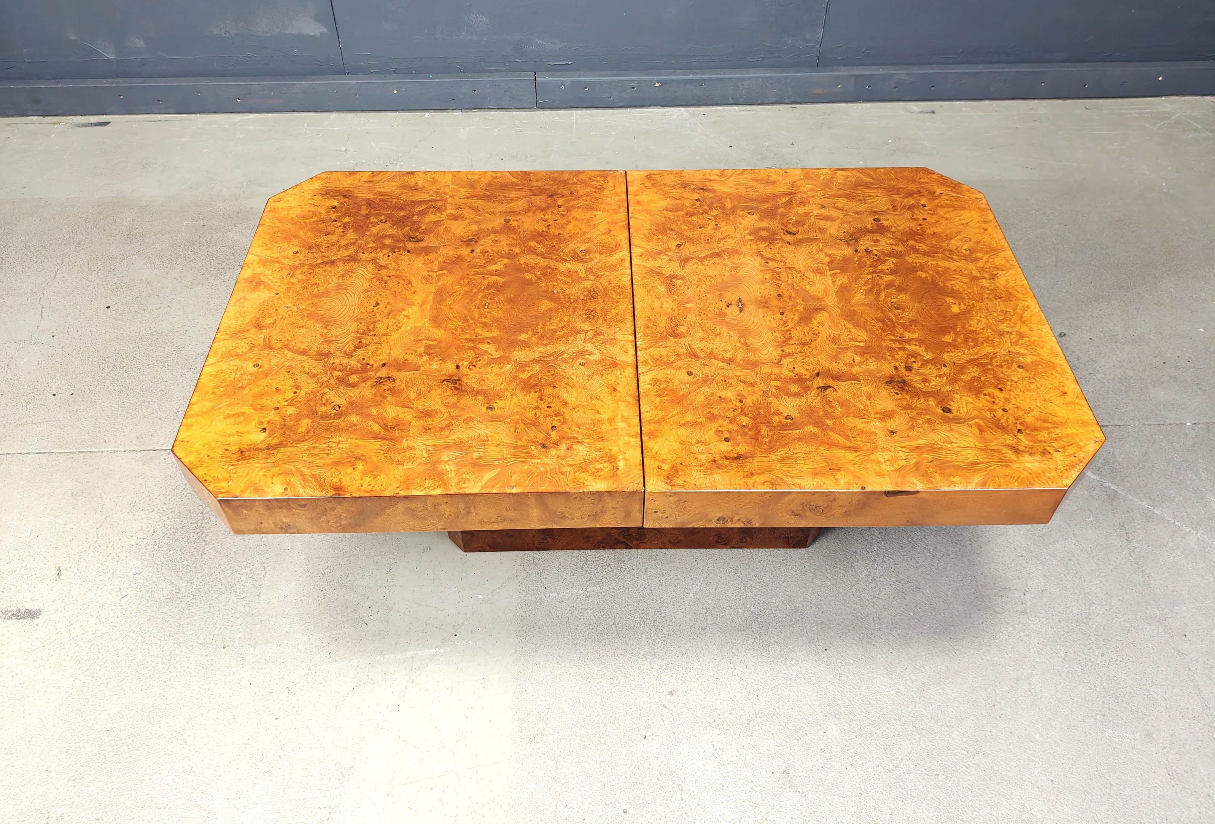 Mesa de centro con barra oculta Hollywood regency, años 70 en venta 7
