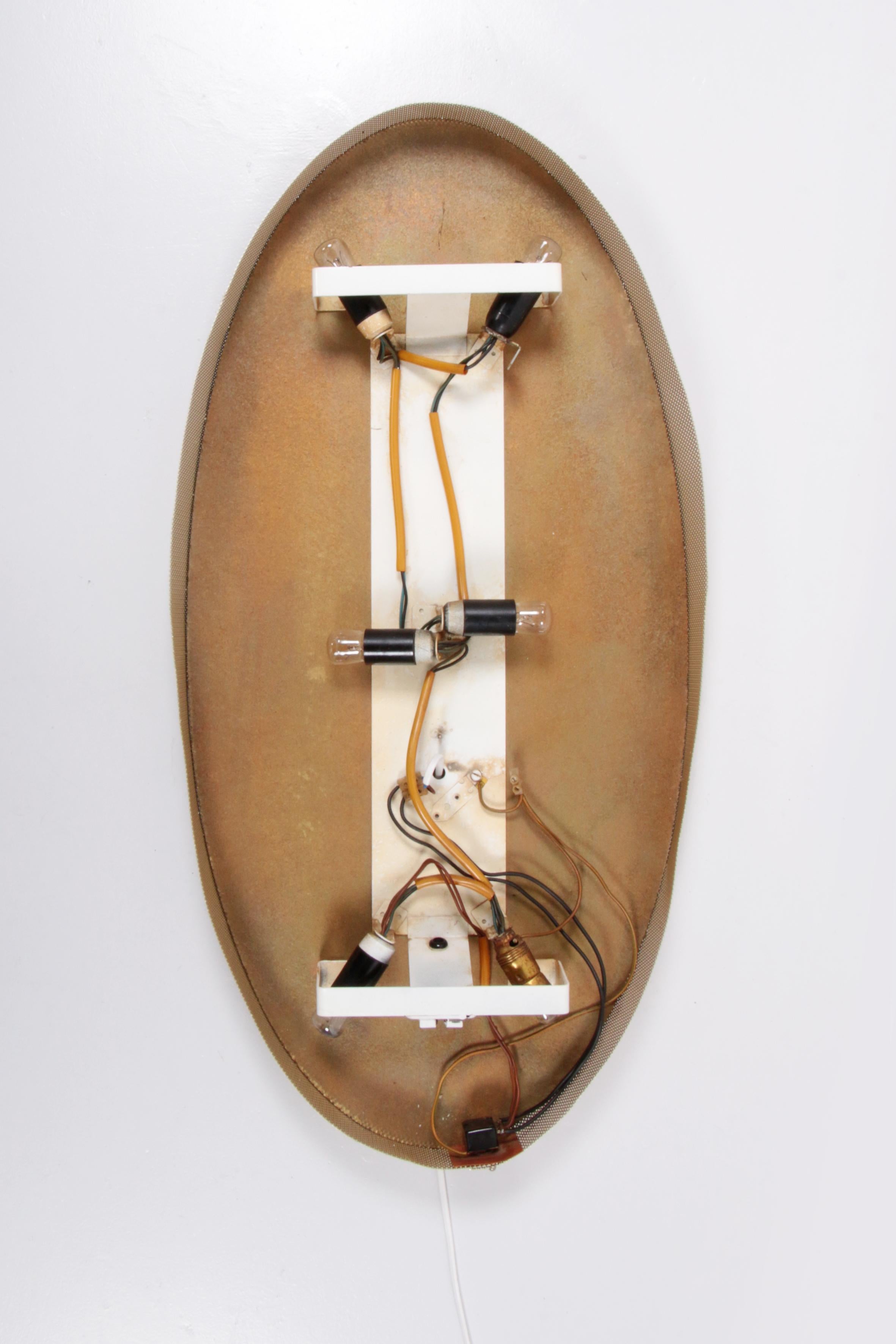 Hollywood Regency Illuminated Wall Mirror 1960s Germany In Good Condition For Sale In Oirlo, LI