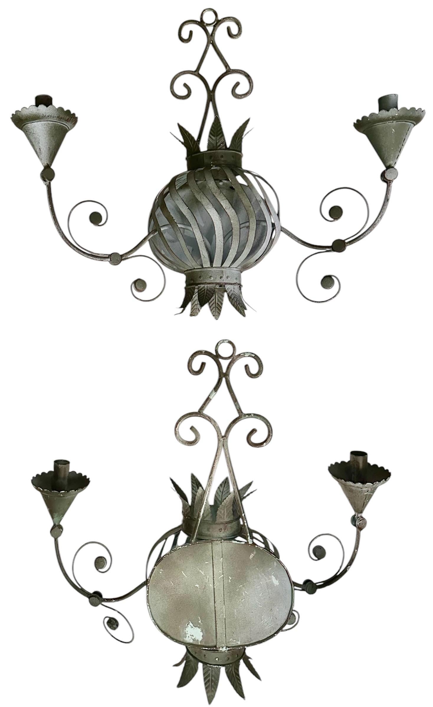 Candelabro de Hierro y Tole Hollywood Regency Estadounidense en venta
