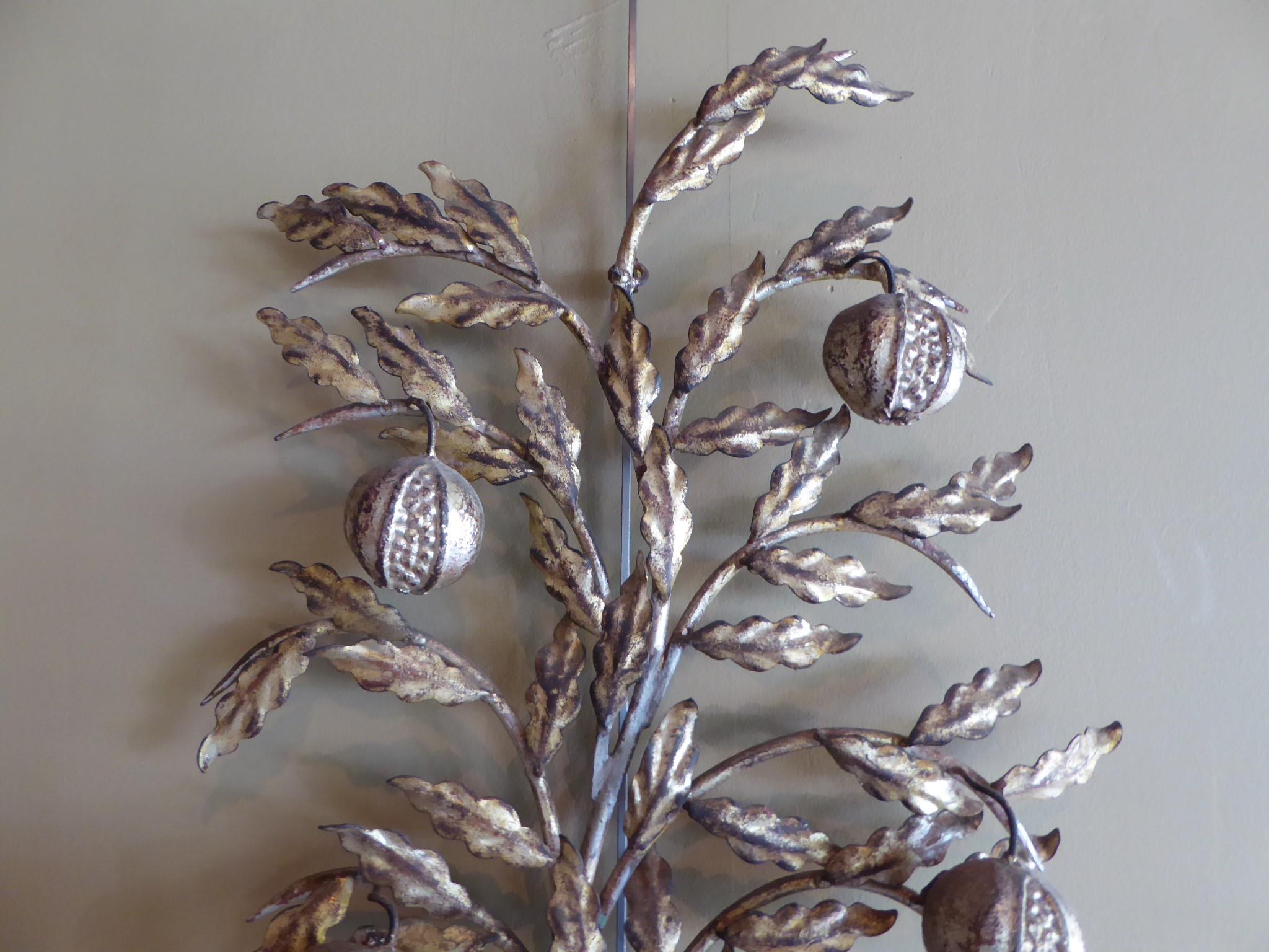 Hollywood Regency Italian Carved Silvered Wood & Metal Pomegranate Tree Sconce  In Good Condition For Sale In Miami, FL