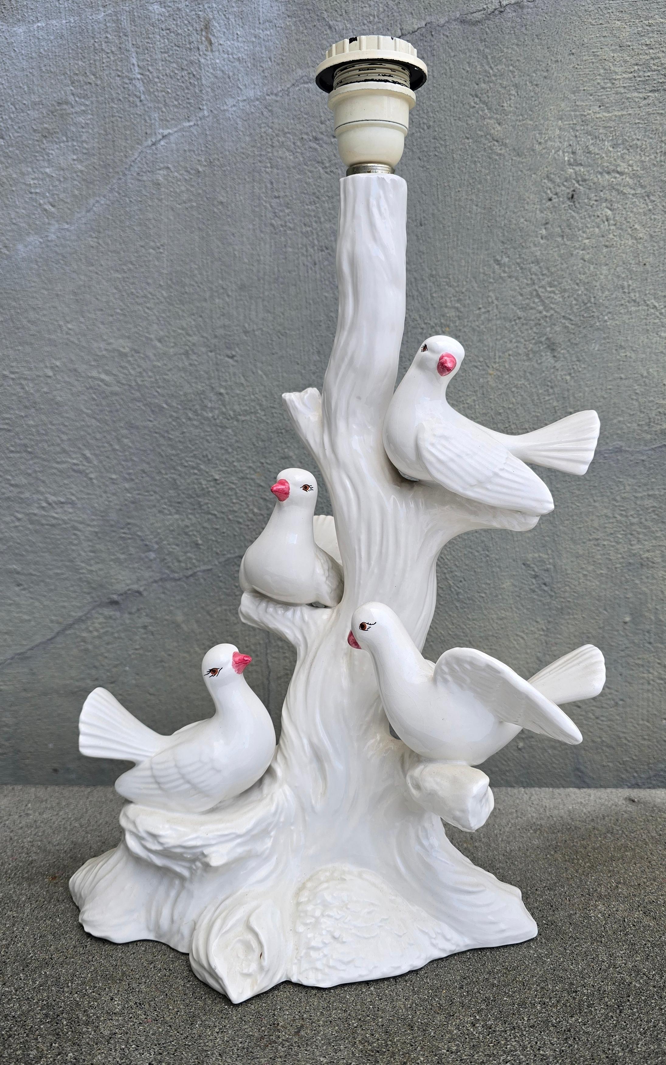 Hollywood Regency Italian Dove Lamp in White Ceramic, 1960s Regencia de Hollywood en venta