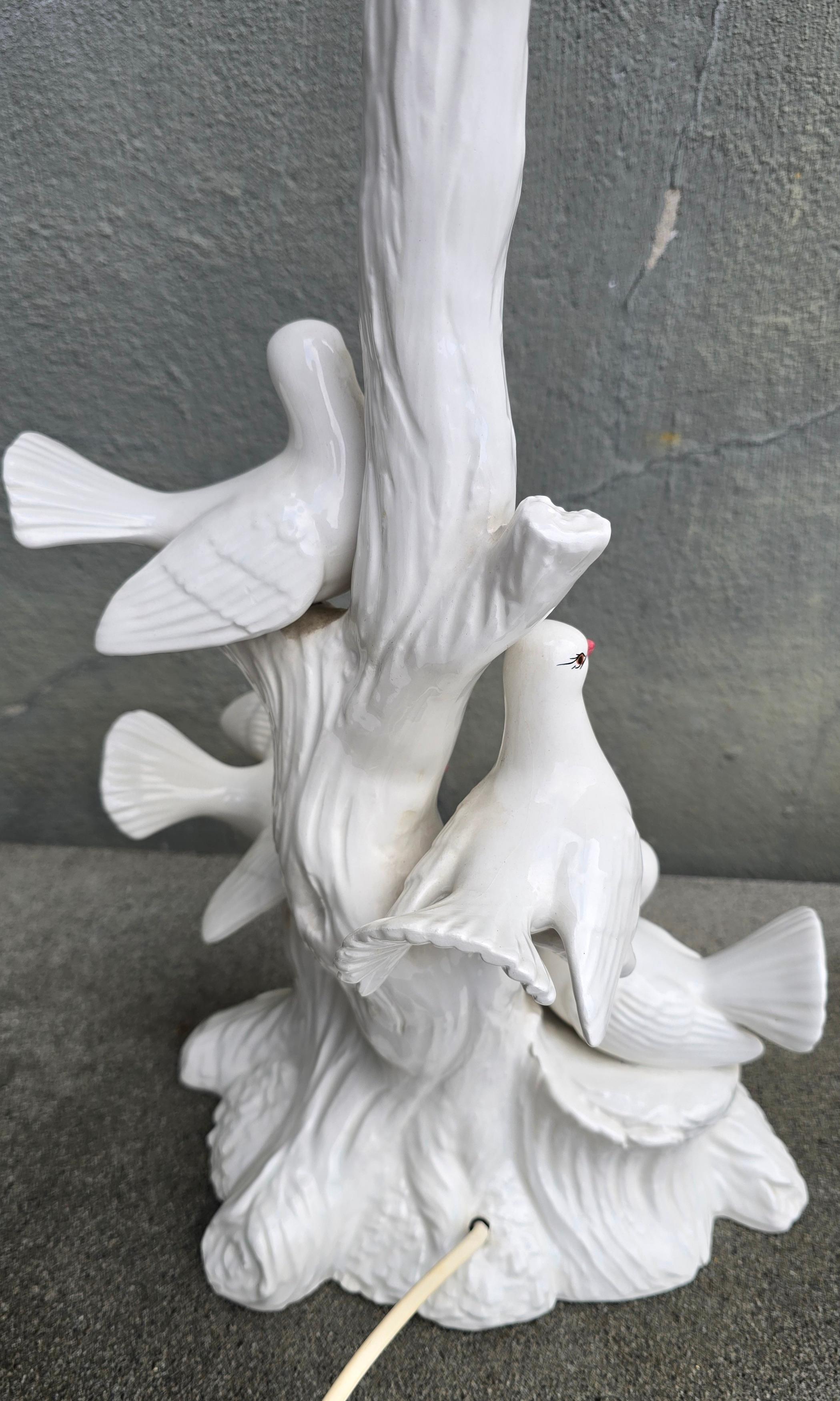 Hollywood Regency Italian Dove Lamp in White Ceramic, 1960s Glaseado en venta