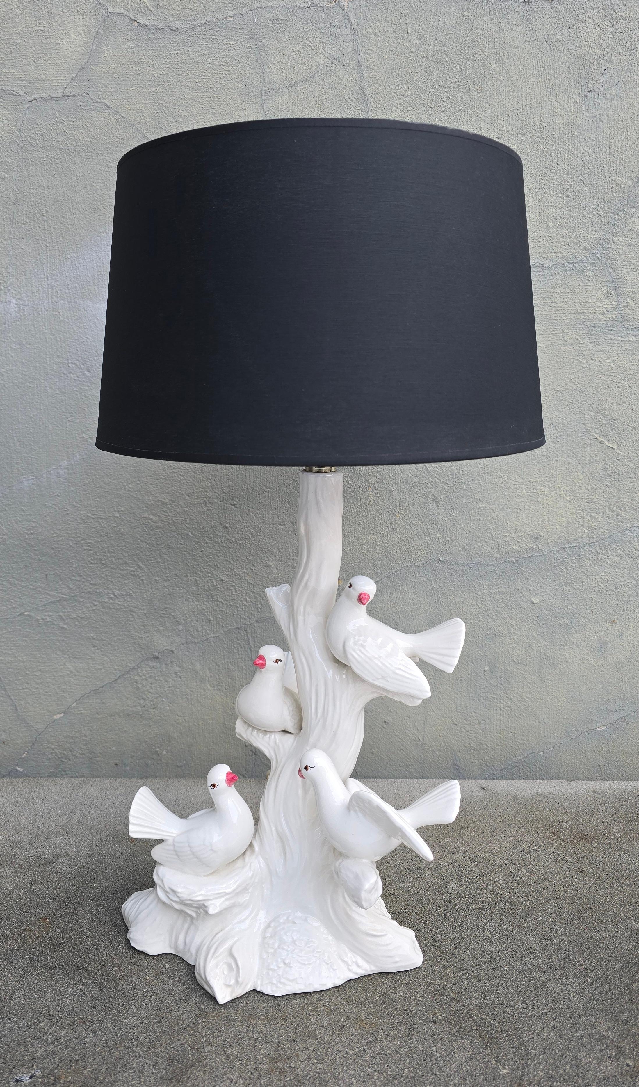 Hollywood Regency Italian Dove Lamp in White Ceramic, 1960s en Bueno estado para la venta en Antwerp, BE