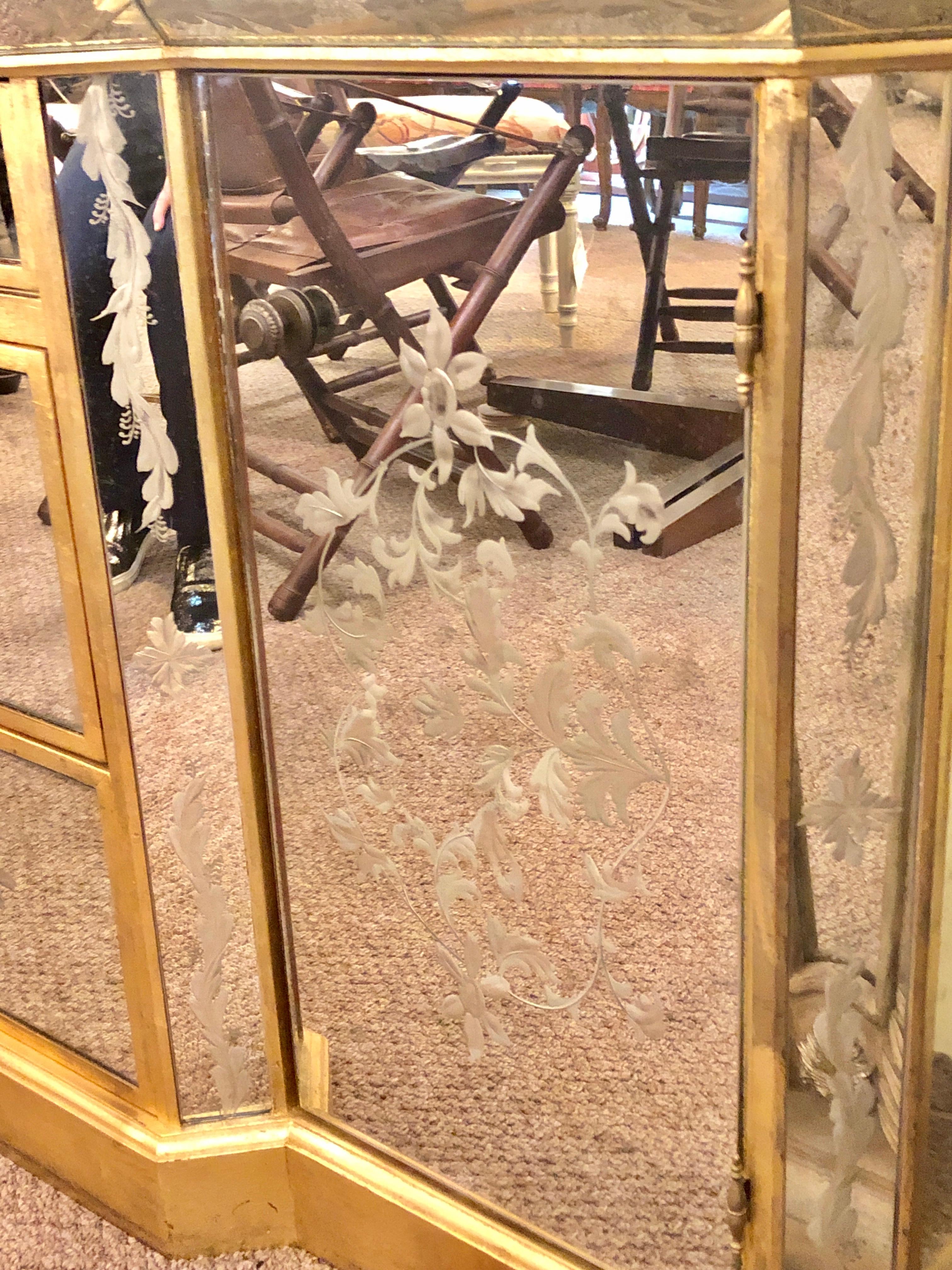 Hollywood Regency Italian Églomisé Glass and Mirrored Breakfront China Cabinet 3