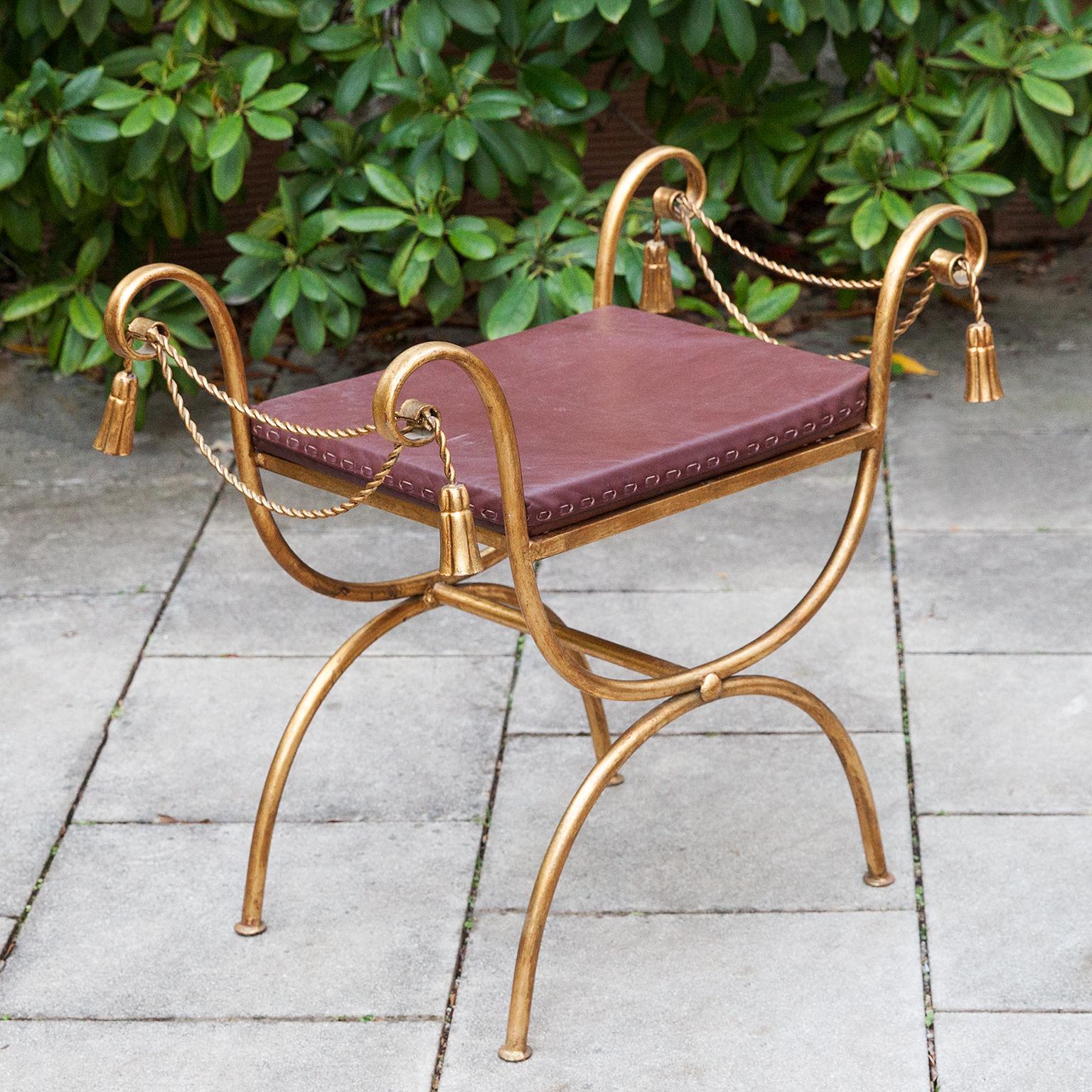 Very well-made and elegant classic Italian tassel chair with gilt painted metal frame made in the form of twisted rope and tassel applications, includes a brown leather seating pad. Made in Italy 1950s

Measures: 64 H x 65 W x 25 D cm SH 48cm.
