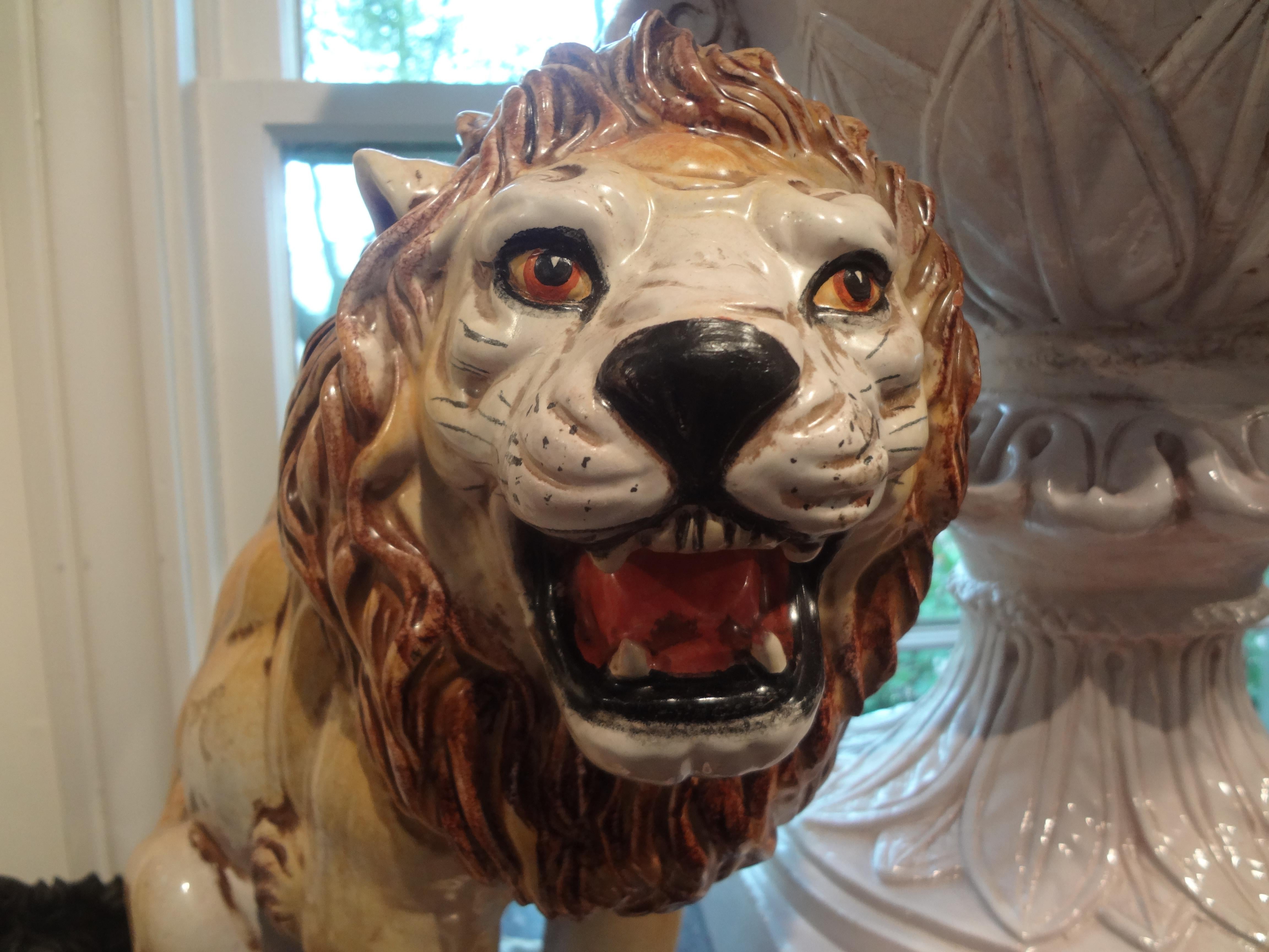 Hollywood Regency Italian Glazed Terracotta Lion In Good Condition For Sale In Houston, TX