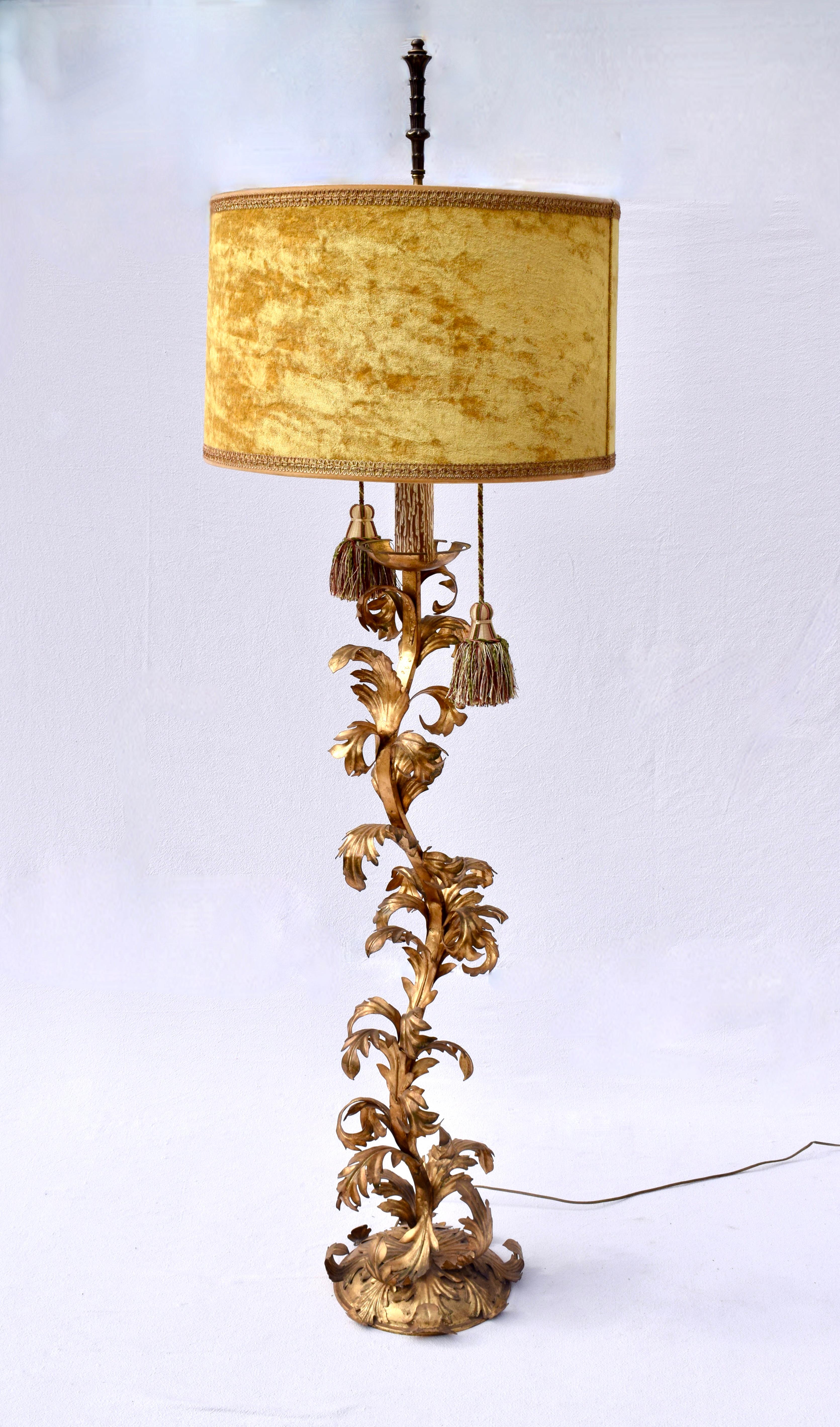 Hollywood Regency Italian Gold Gilt Iron Floor Lamp For Sale 7