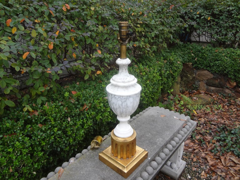 Hollywood Regency Italian Marble Lamp with Giltwood Base For Sale 2