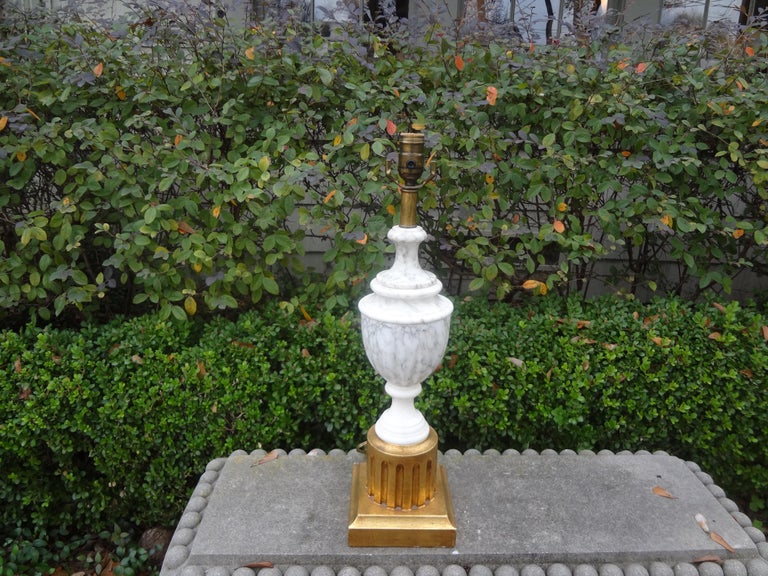 Hollywood Regency Italian Marble Lamp with Giltwood Base For Sale 3