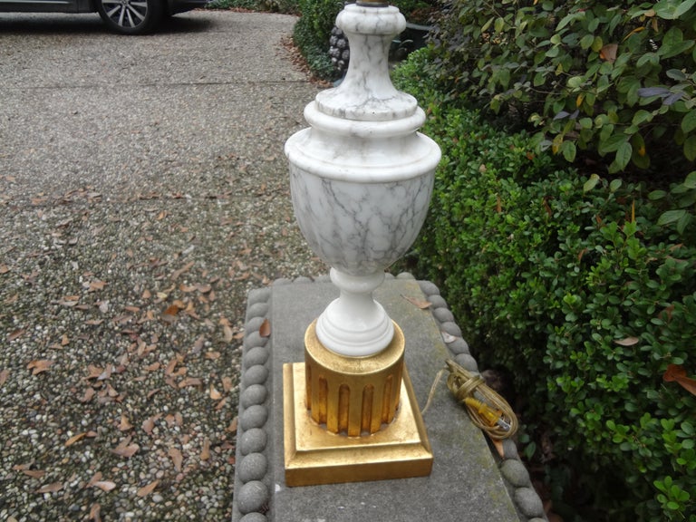 Hollywood Regency Italian Marble Lamp with Giltwood Base For Sale 5