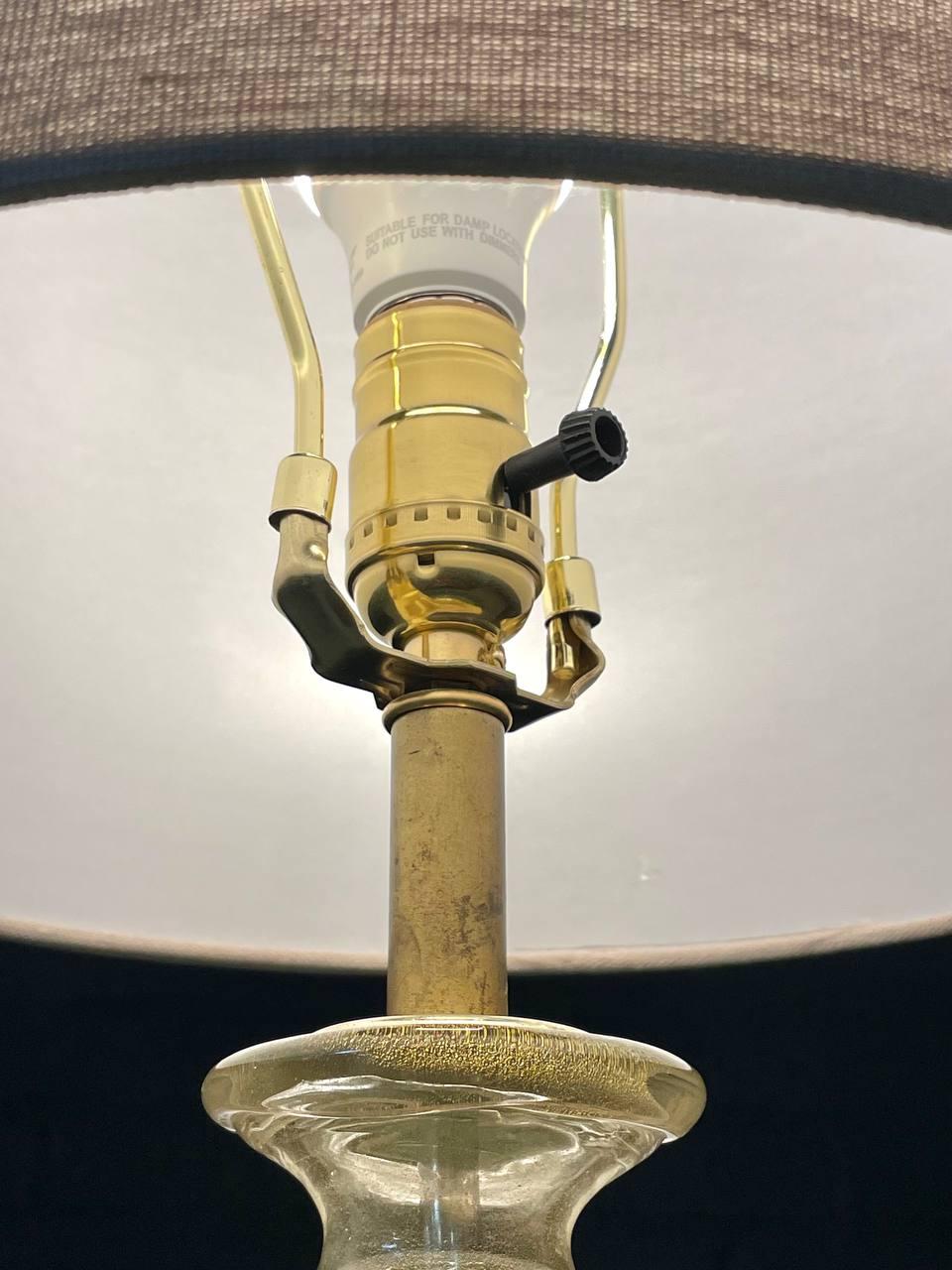Lámpara de sobremesa italiana de Murano y latón Hollywood Regency, Bullicante turquesa mediados del siglo XX en venta