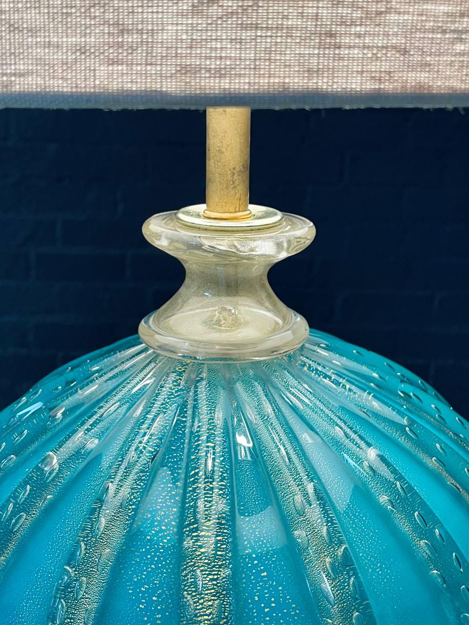 Lámpara de sobremesa italiana de Murano y latón Hollywood Regency, Bullicante turquesa Latón en venta