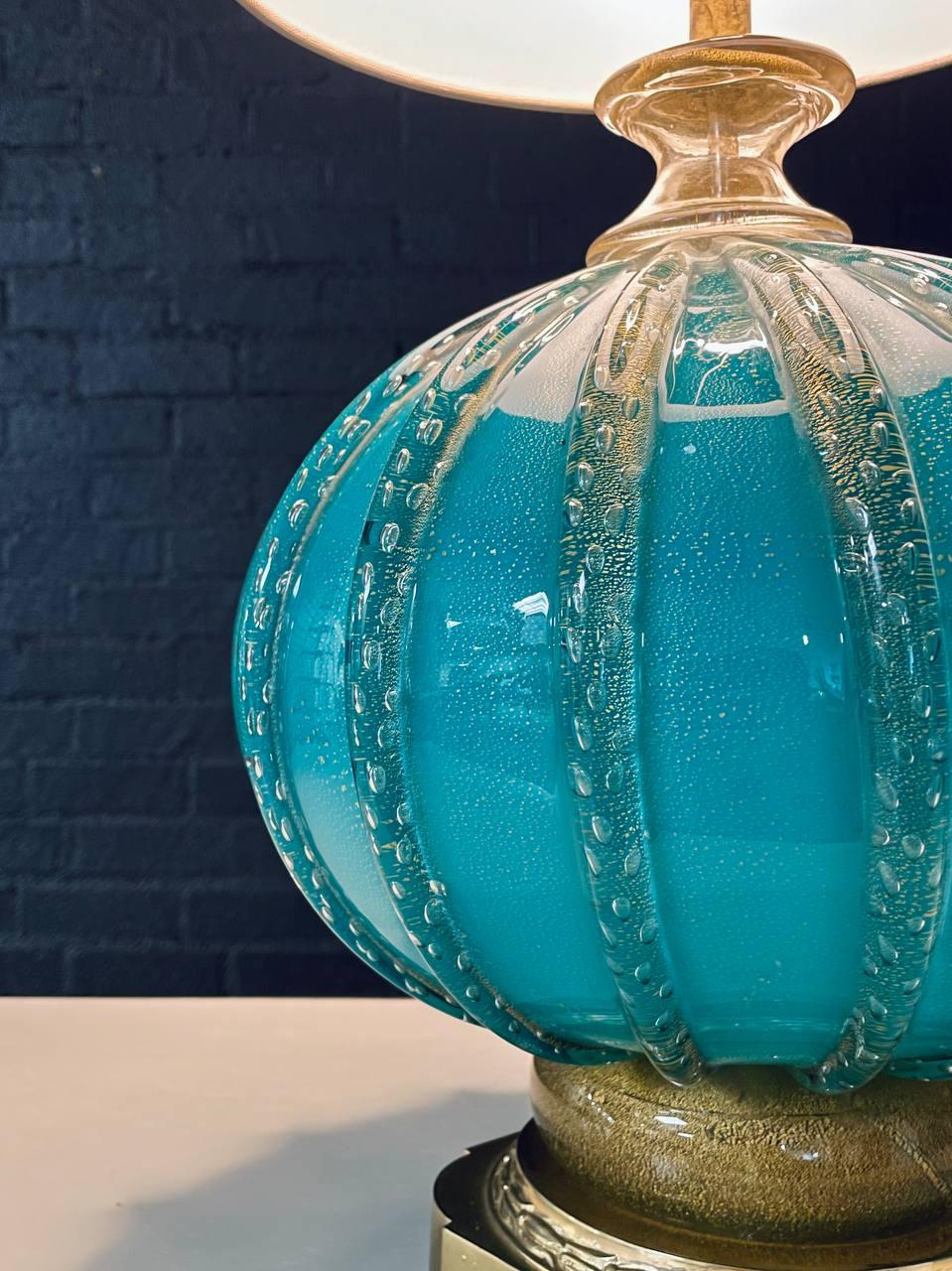 Lámpara de sobremesa italiana de Murano y latón Hollywood Regency, Bullicante turquesa en venta 2