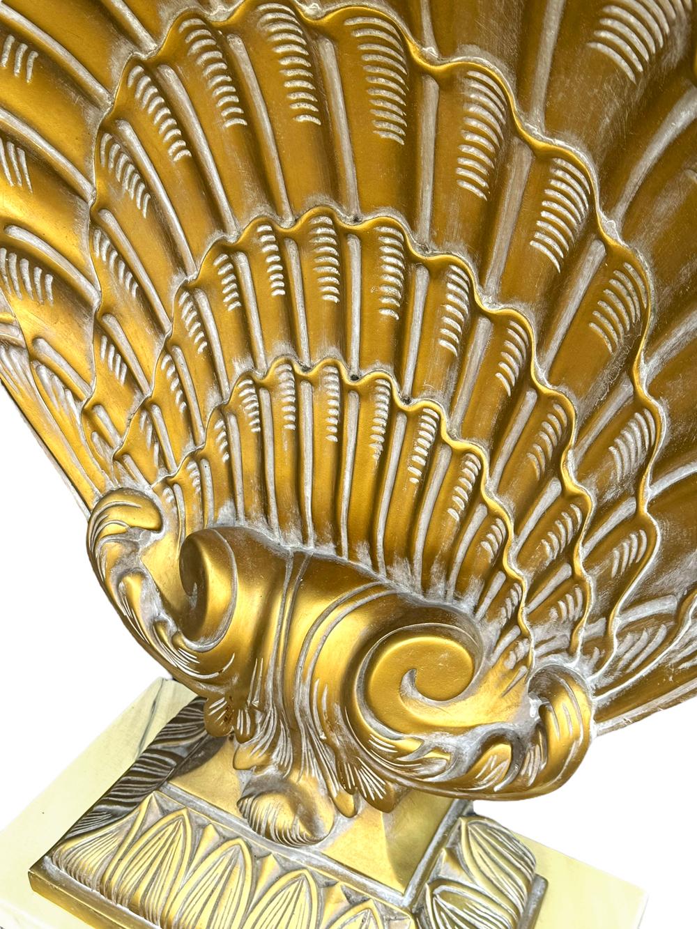 Hollywood-Regency-Konsole aus Kunstmarmor im italienischen Provinzial-Stil in Muschelform (amerikanisch) im Angebot
