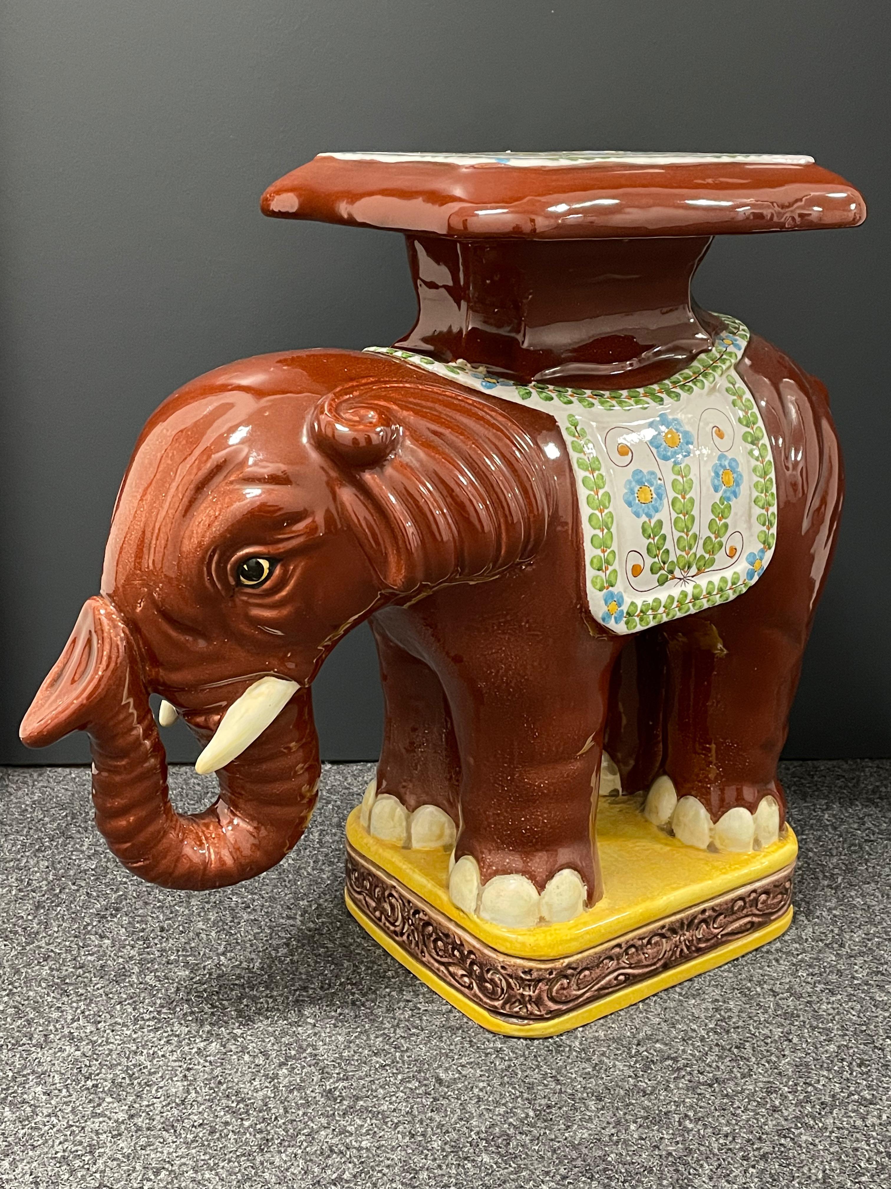 Hollywood Regency Elefante italiano de terracota Taburete de jardín Soporte o asiento para plantas en venta 2