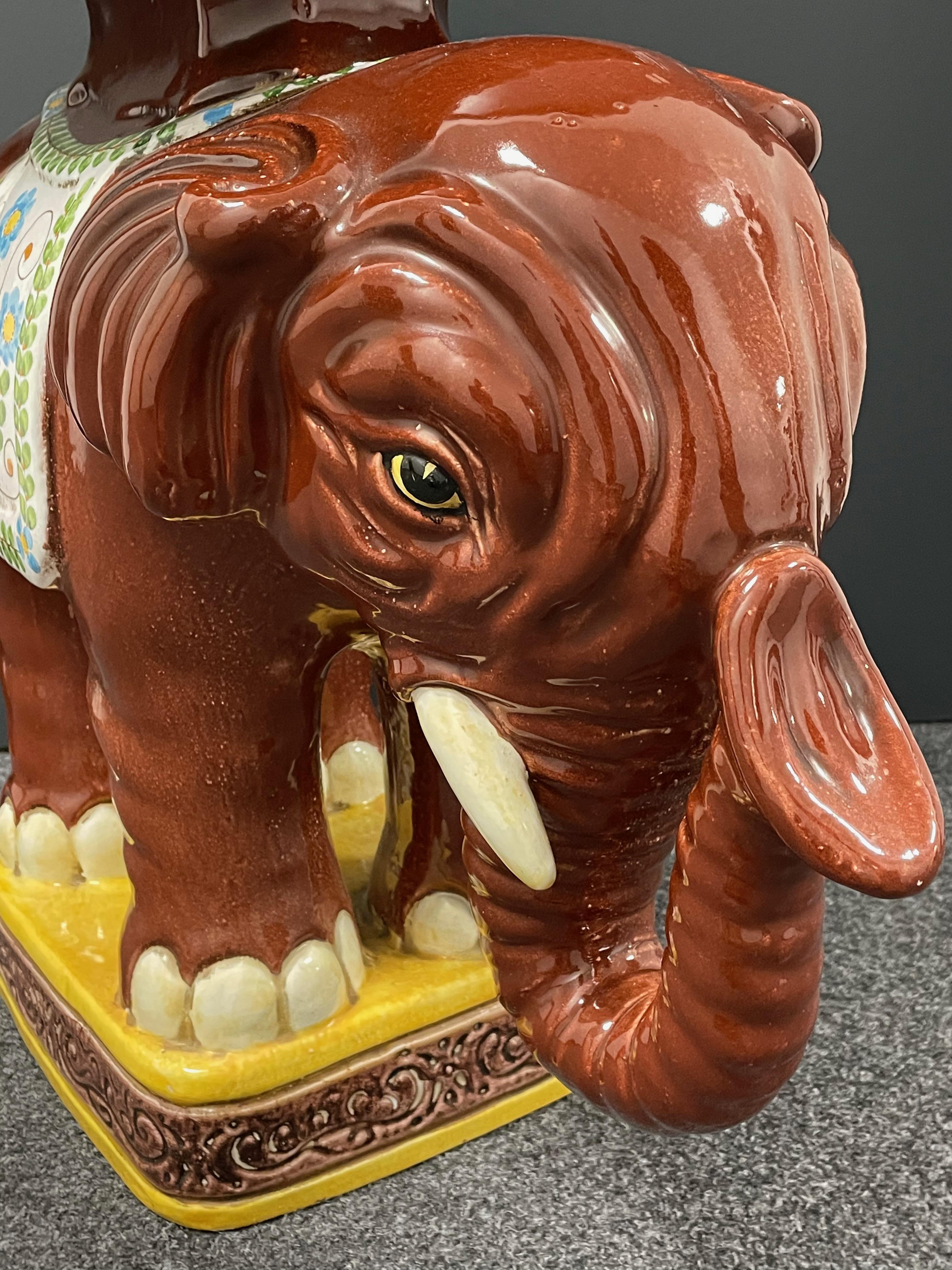 Hollywood Regency Elefante italiano de terracota Taburete de jardín Soporte o asiento para plantas en venta 7