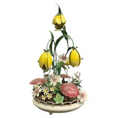 Italienisches Hollywood-Regency-Pflanzgefäß aus Zinn mit Pilzen und Tulpen