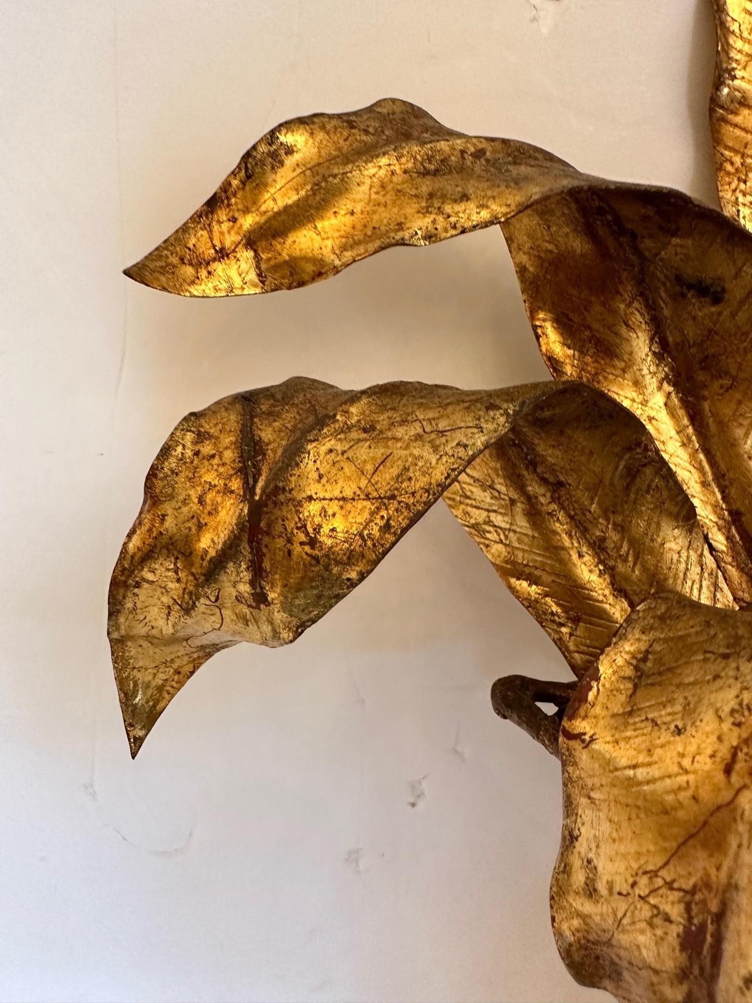 Hollywood Regency Italienische Vintage-Wandleuchter aus vergoldetem Eisen und Zinn mit Palmenmotiv im Zustand „Gut“ im Angebot in Hopewell, NJ