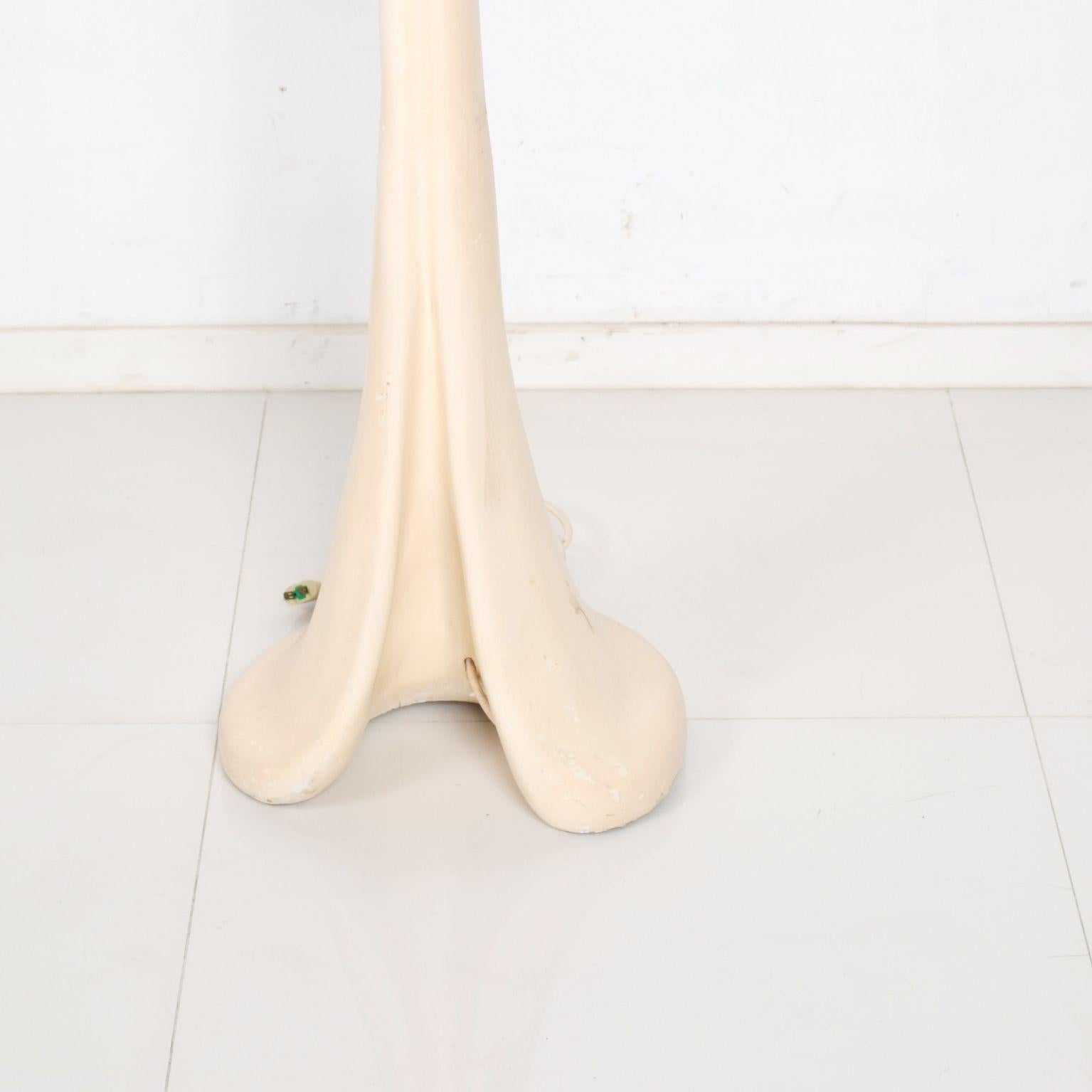 For your consideration an elegant torchiere floor lamp in the style of Serge Roche, Hollywood Regency France 1960s.

Fiberglass and plaster in sumptuous ivory. Beautiful sculptural shape. Unmarked.

Dimensions: H 72 in. x W 20 in. x D 21