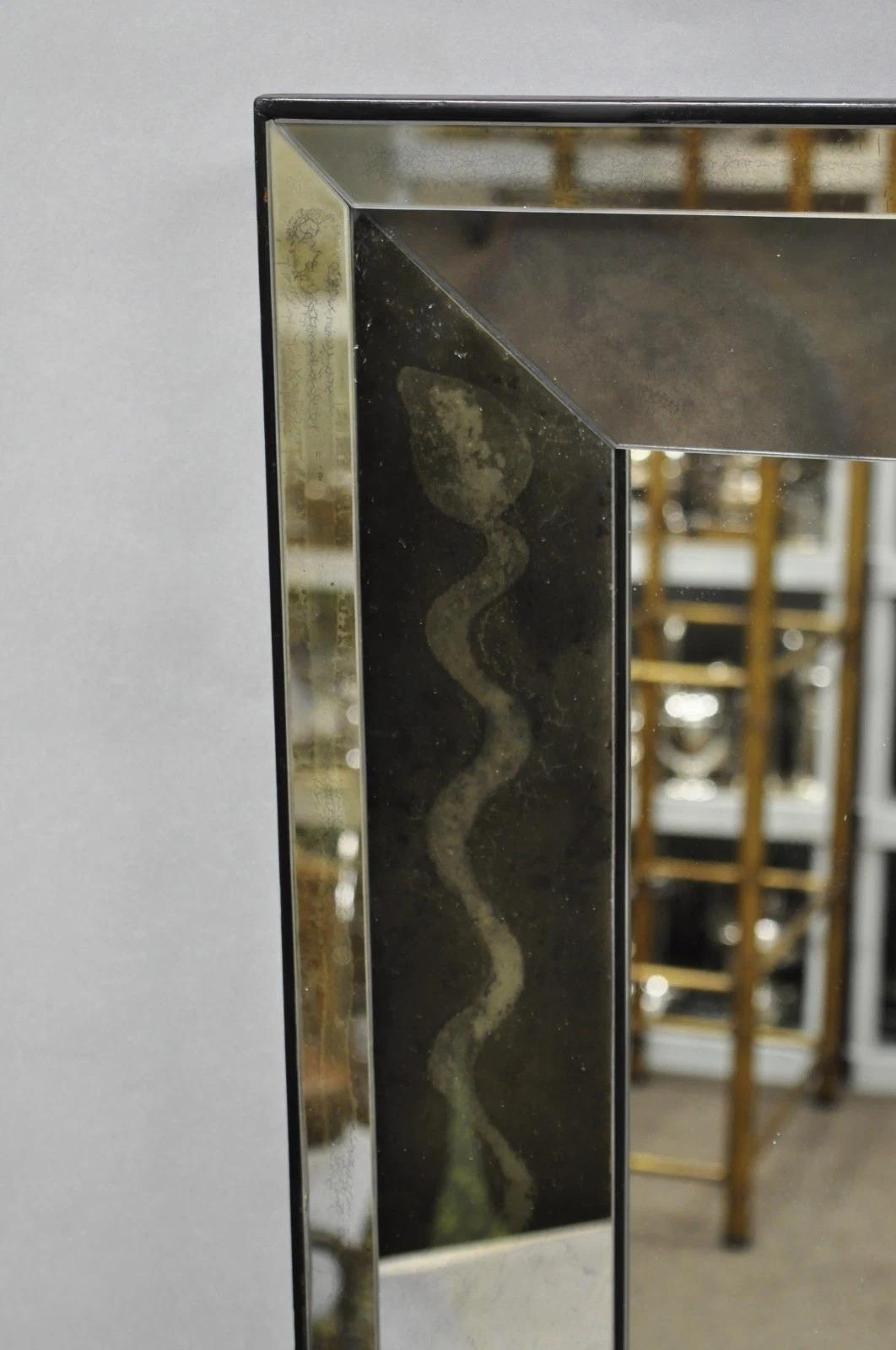 Specchio da parete in vetro fumè in stile Hollywood Regency James Mont in vendita 1