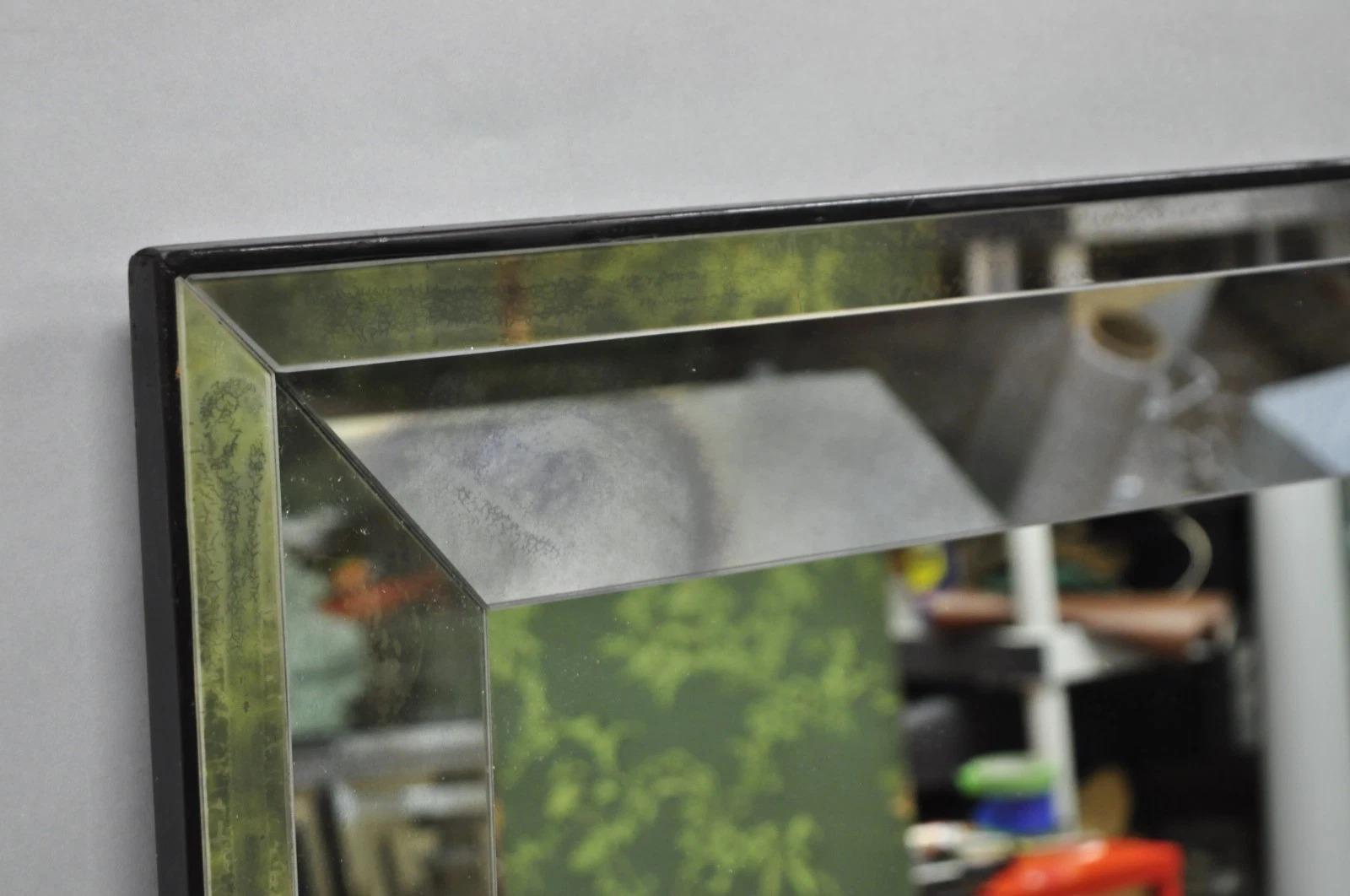 Specchio da parete in vetro fumè in stile Hollywood Regency James Mont in vendita 2