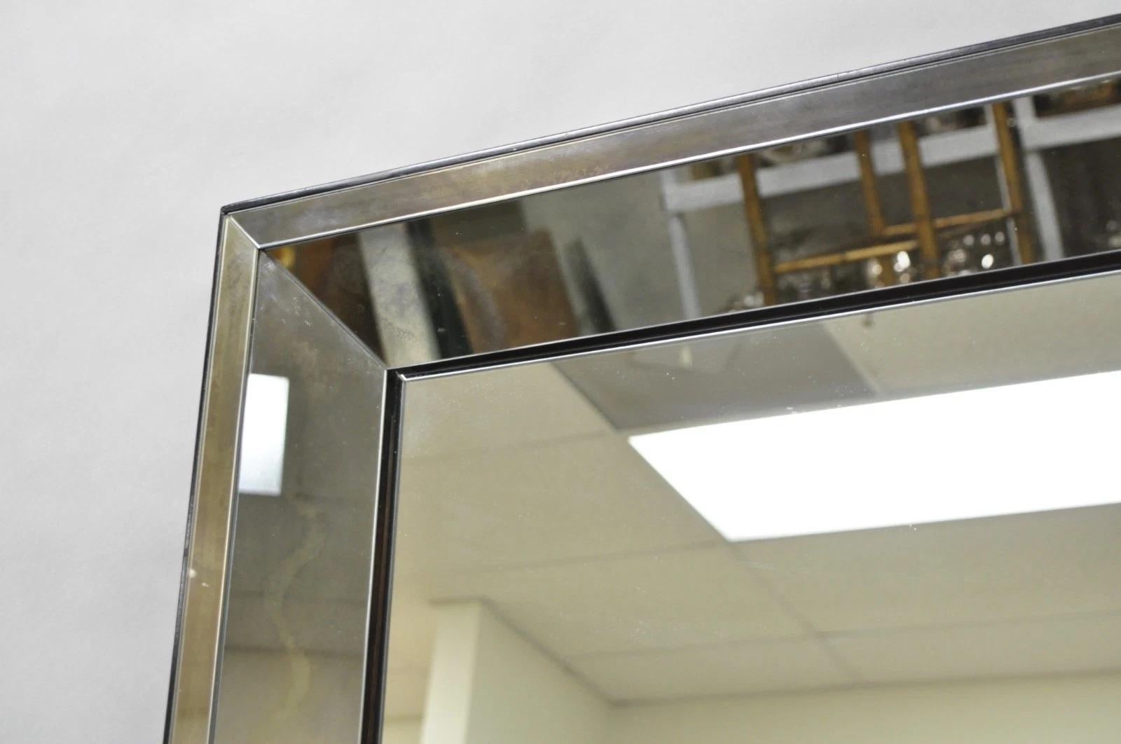 Specchio da parete in vetro fumè in stile Hollywood Regency James Mont in vendita 3