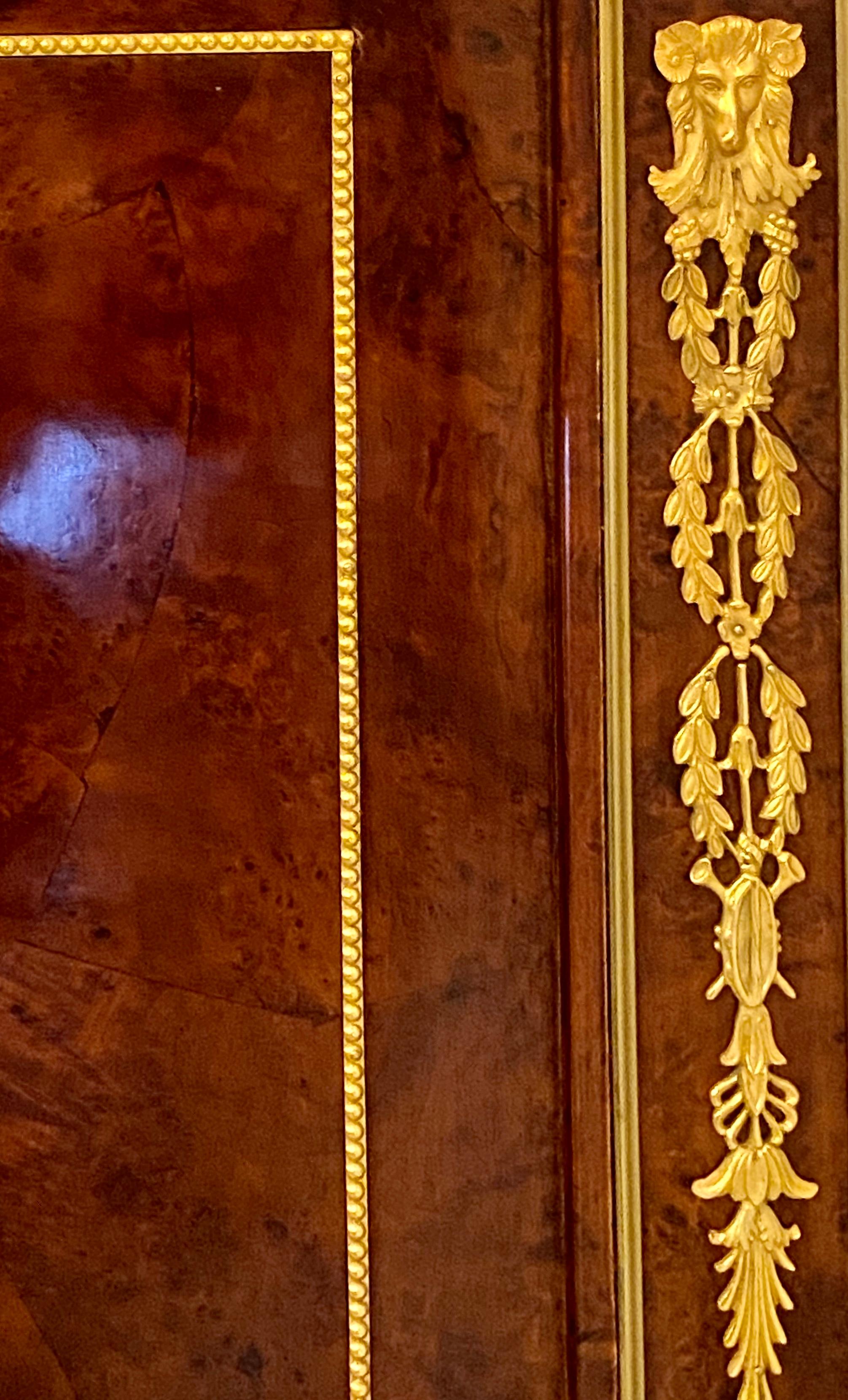 Neoclassico, Commodes rari, impiallacciatura di guscio di tartaruga, bronzo, Stati baltici, anni 1880 in vendita 2