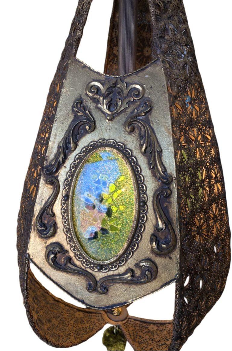 Metà XX secolo Lampada a sospensione in filigrana con prismi gioiello Hollywood Regency, circa 1950 in vendita