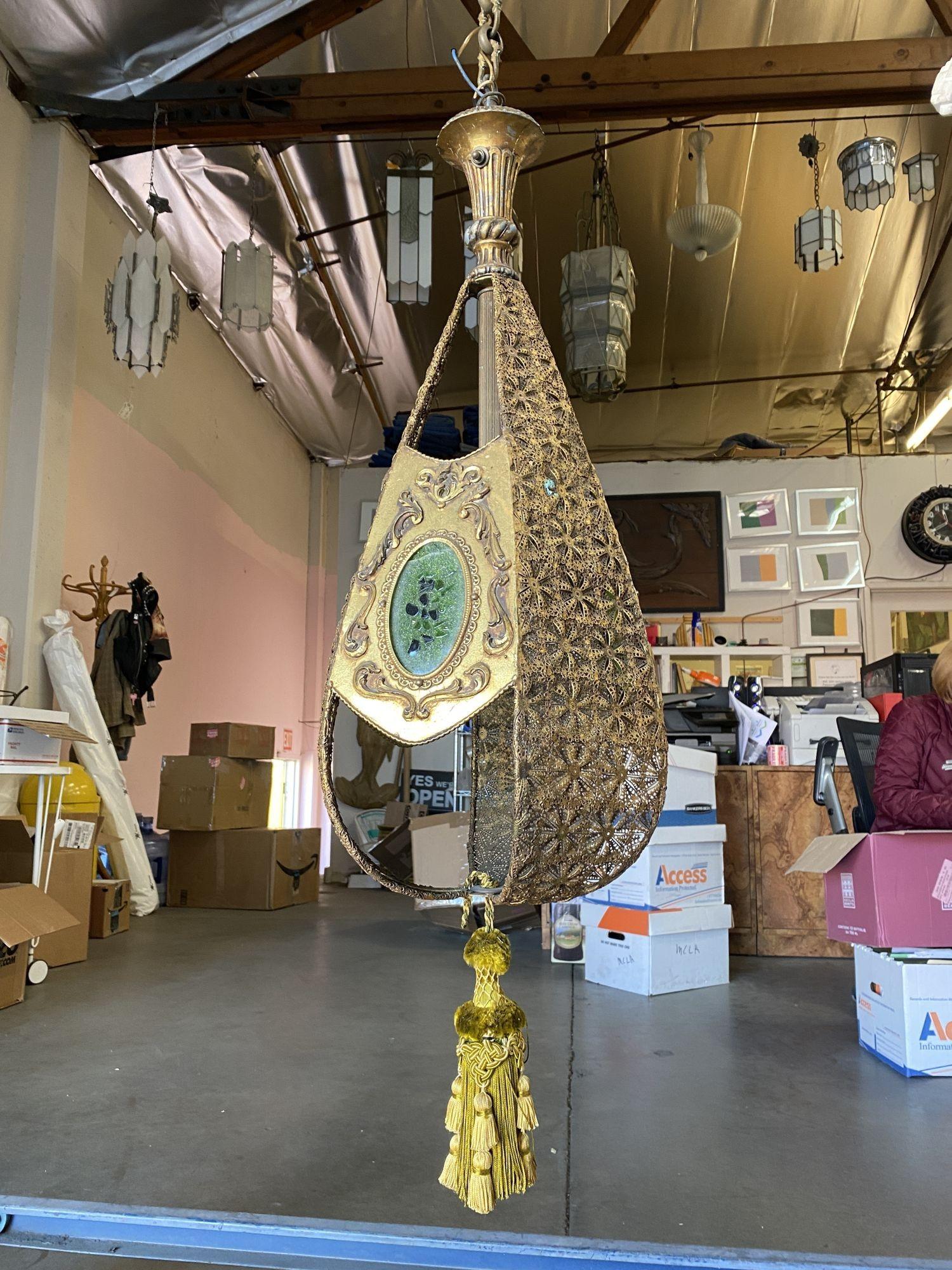 Lampe à suspension en filigrane à prismes de bijoux Hollywood Regency, vers 1950 en vente 2
